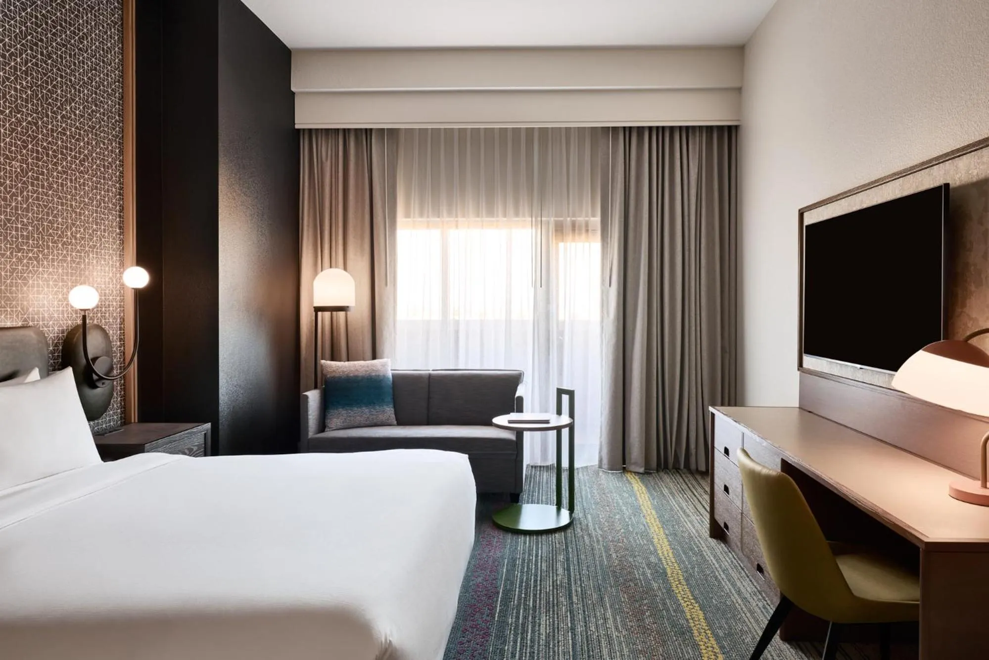 Bed in Renaissance Phoenix Glendale Hotel & Conference Center