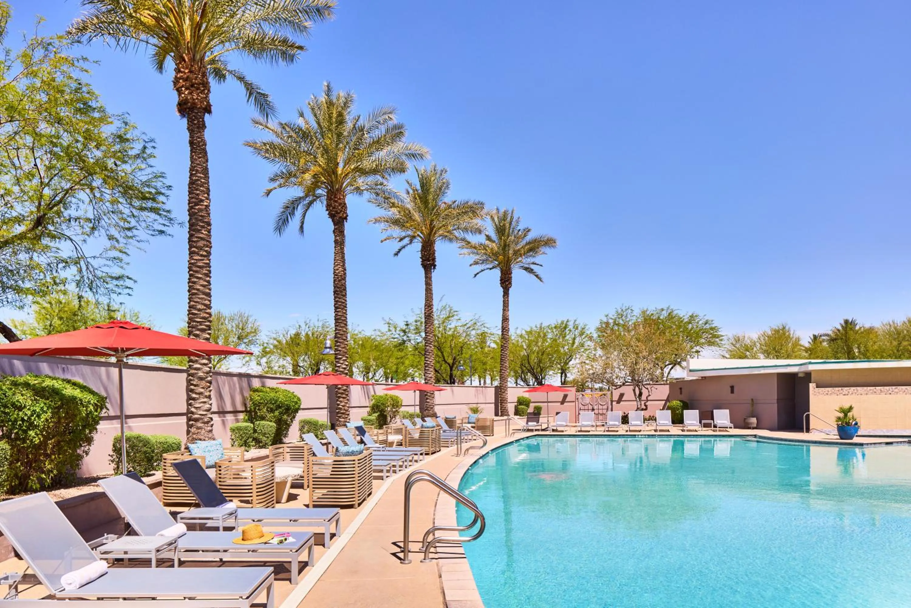 Swimming pool in Renaissance Phoenix Glendale Hotel & Conference Center