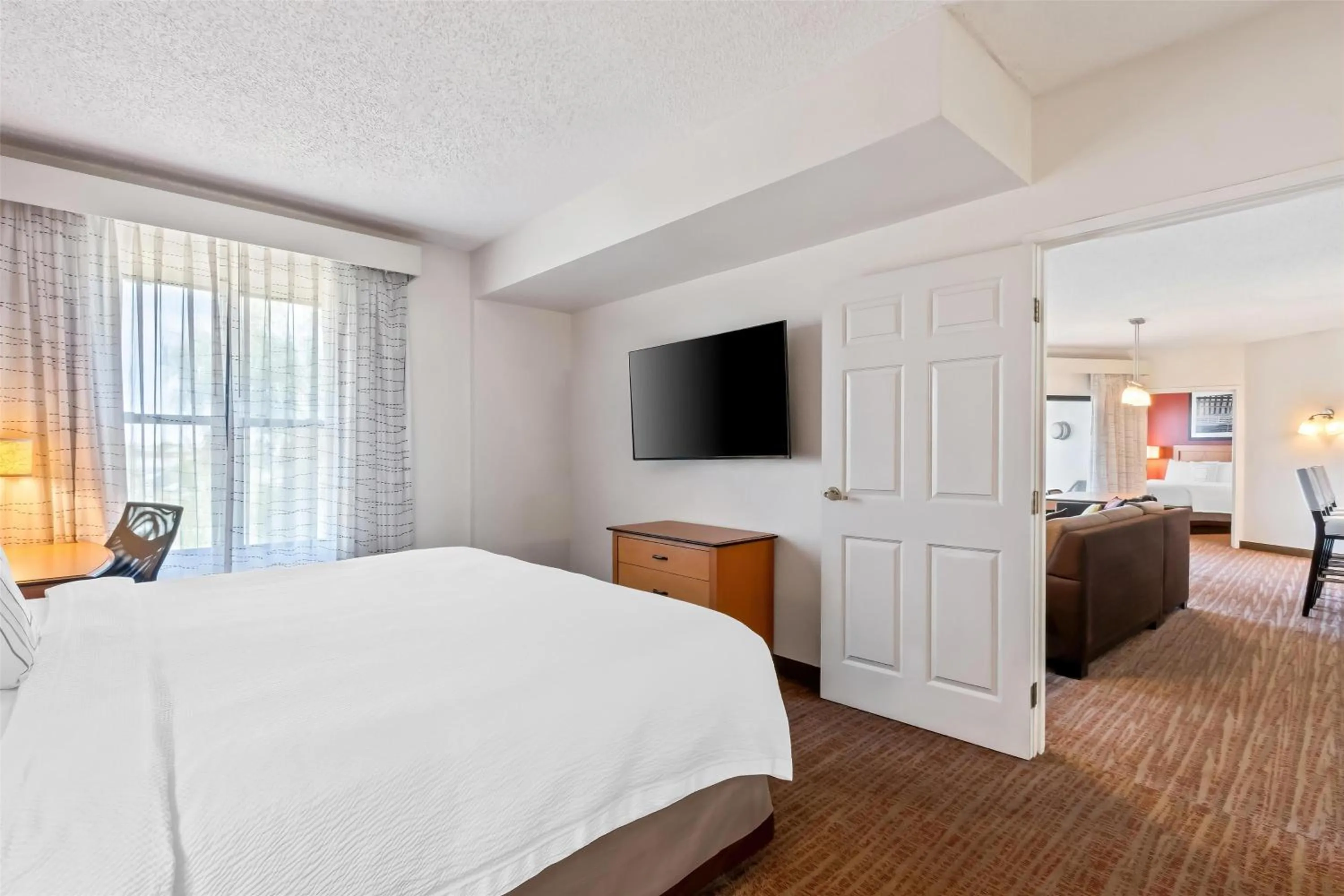 Photo of the whole room, Bed in Sonesta ES Suites Phoenix Goodyear