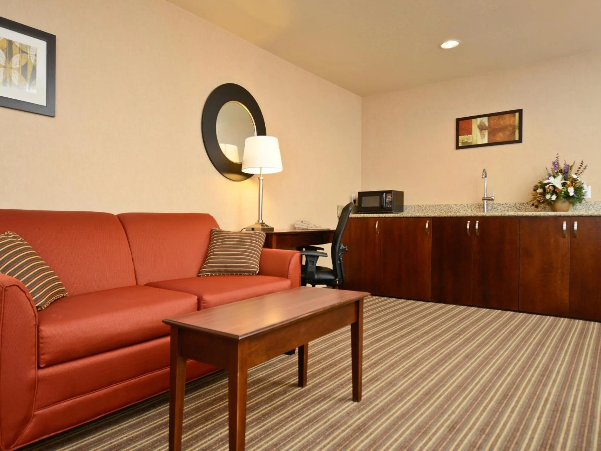 Photo of the whole room in Yellowstone West Gate Hotel