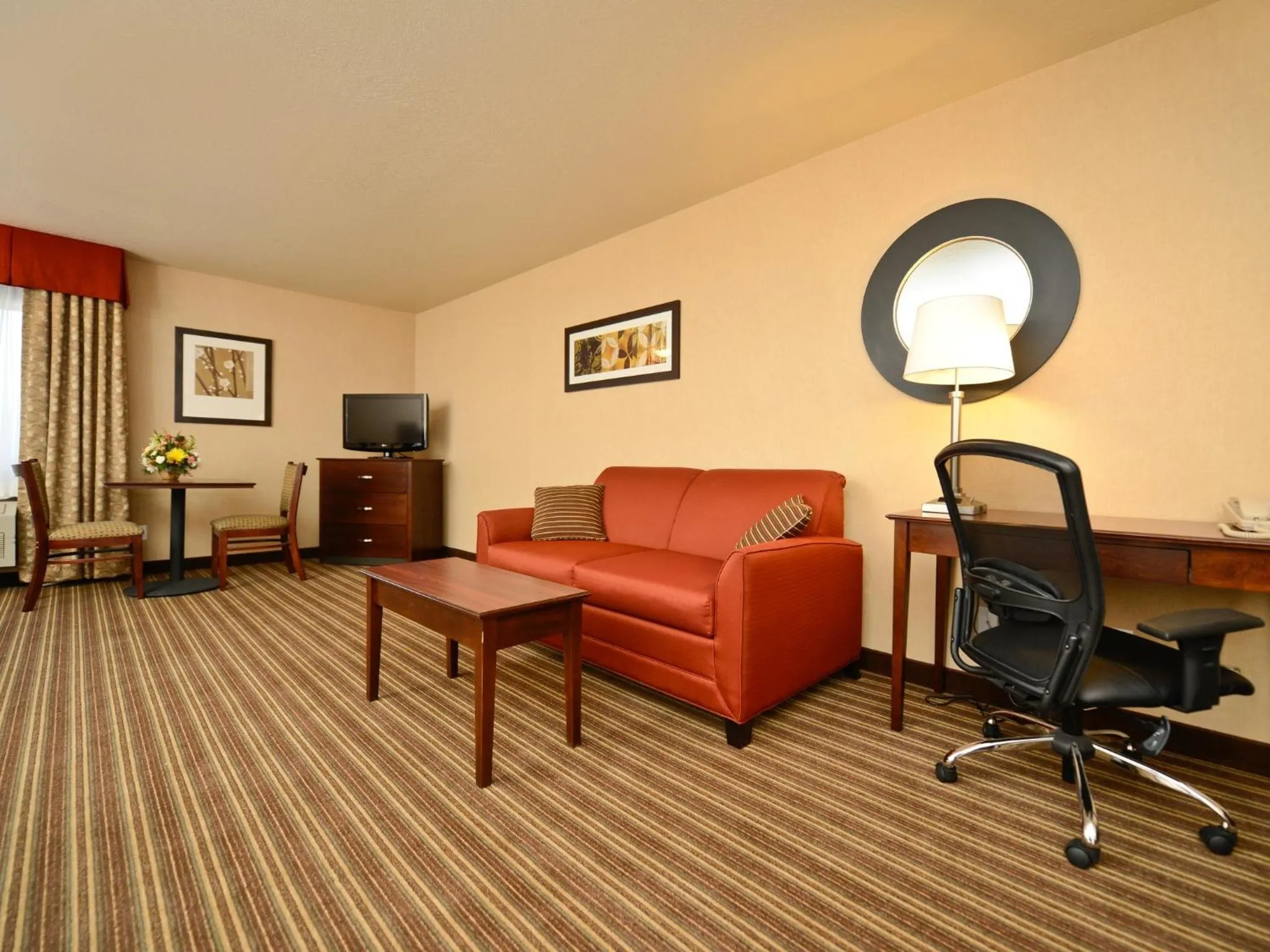 Photo of the whole room in Yellowstone West Gate Hotel