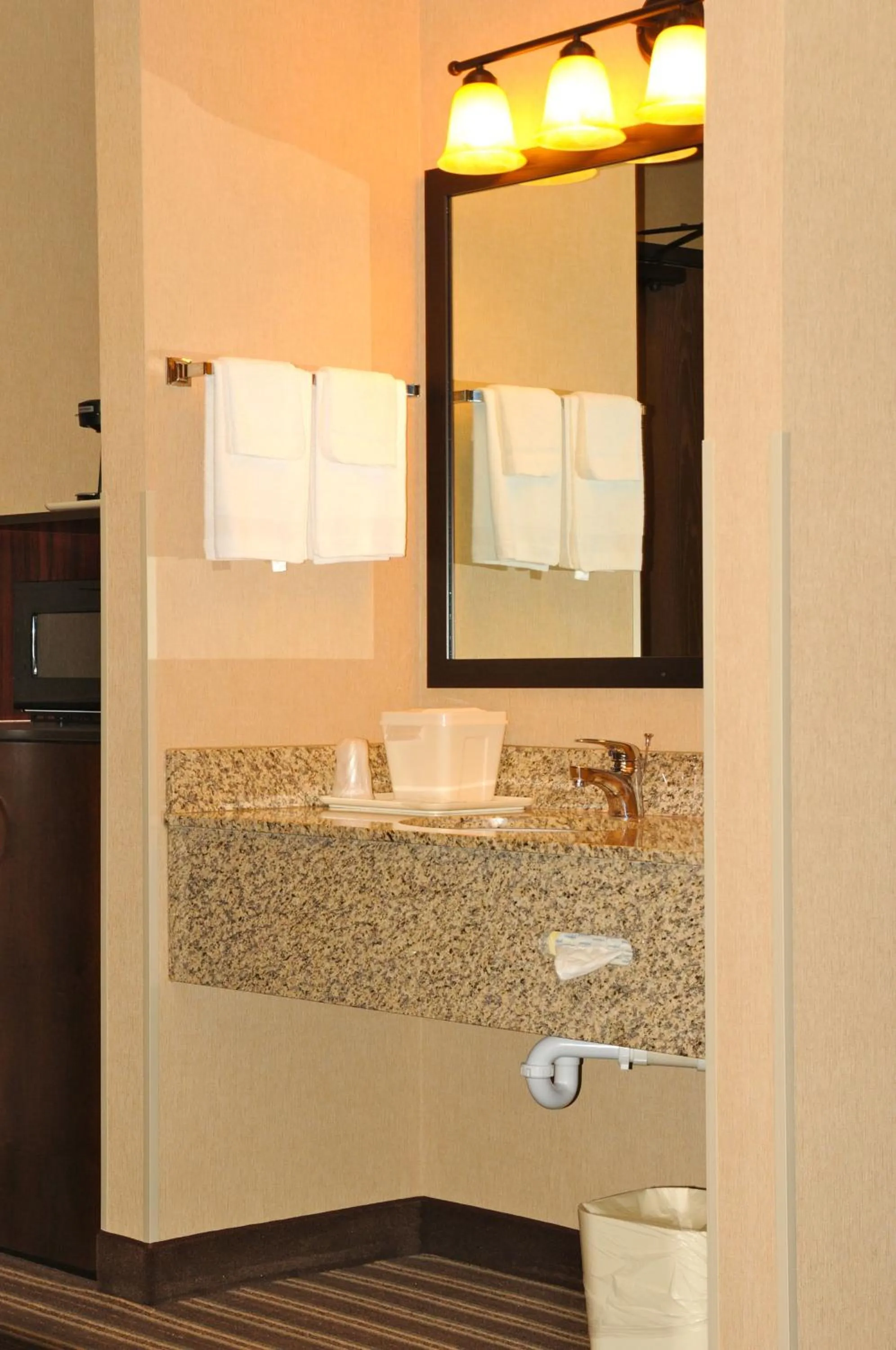 Bathroom in Yellowstone West Gate Hotel