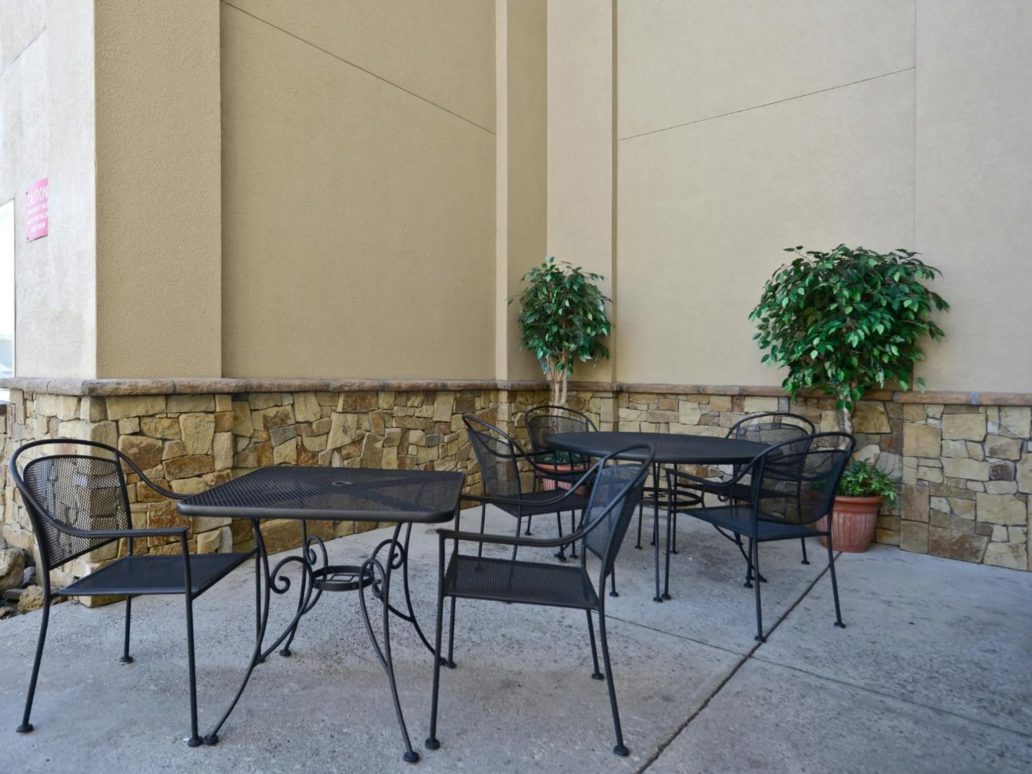 Patio in Yellowstone West Gate Hotel