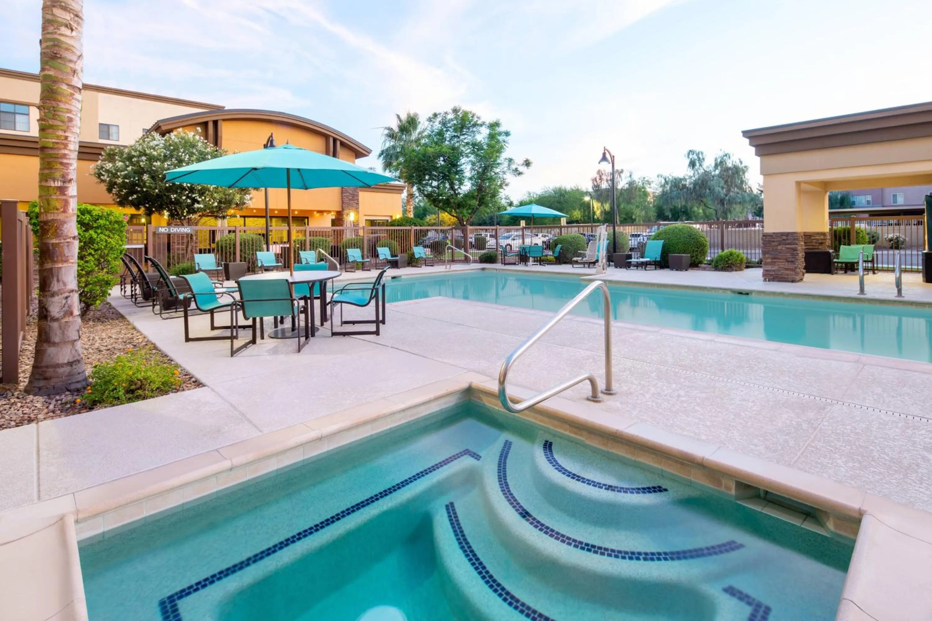 Swimming pool in Residence Inn Phoenix NW/Surprise