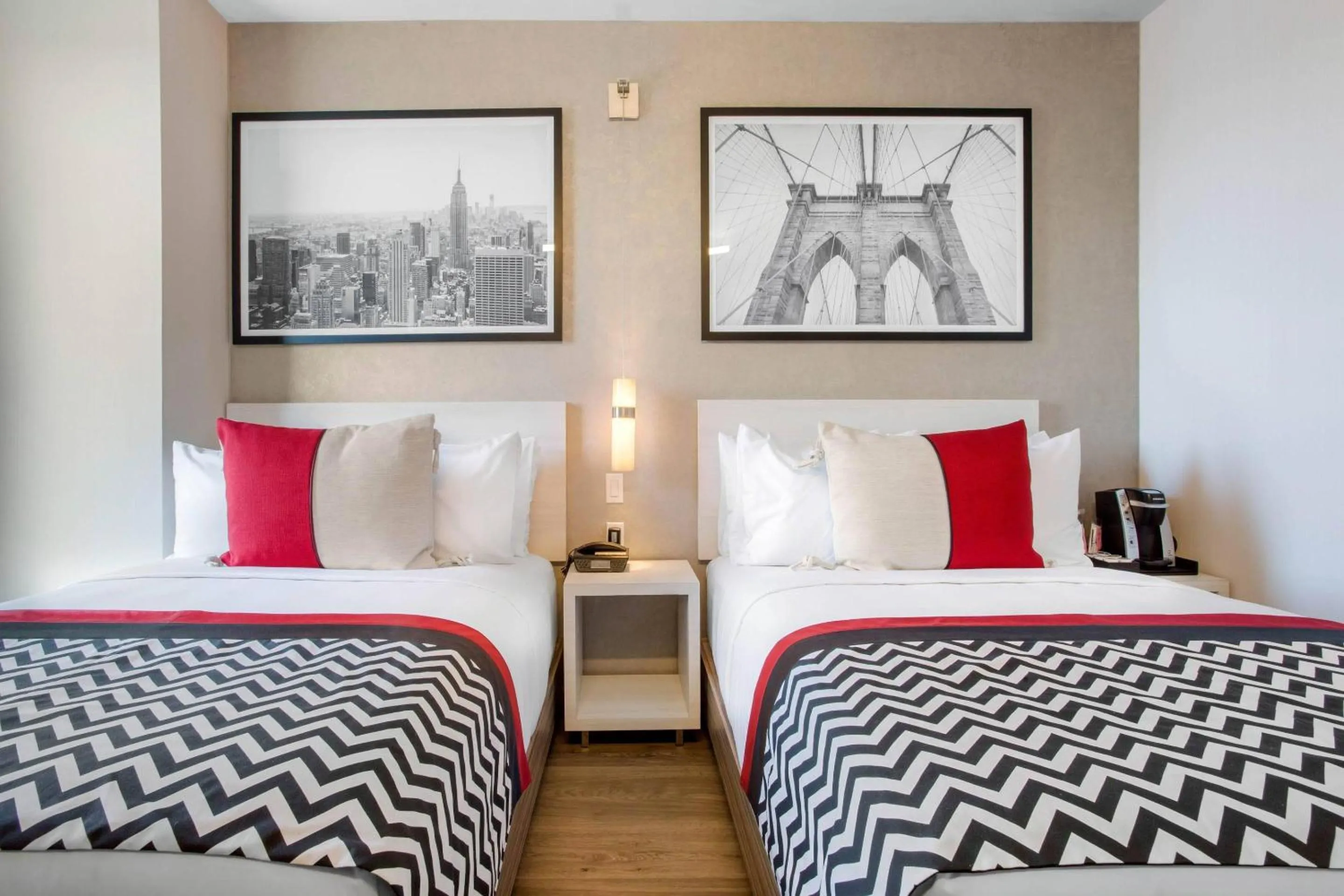 Bedroom, Bed in Insignia Hotel Brooklyn, an Ascend Collection Hotel