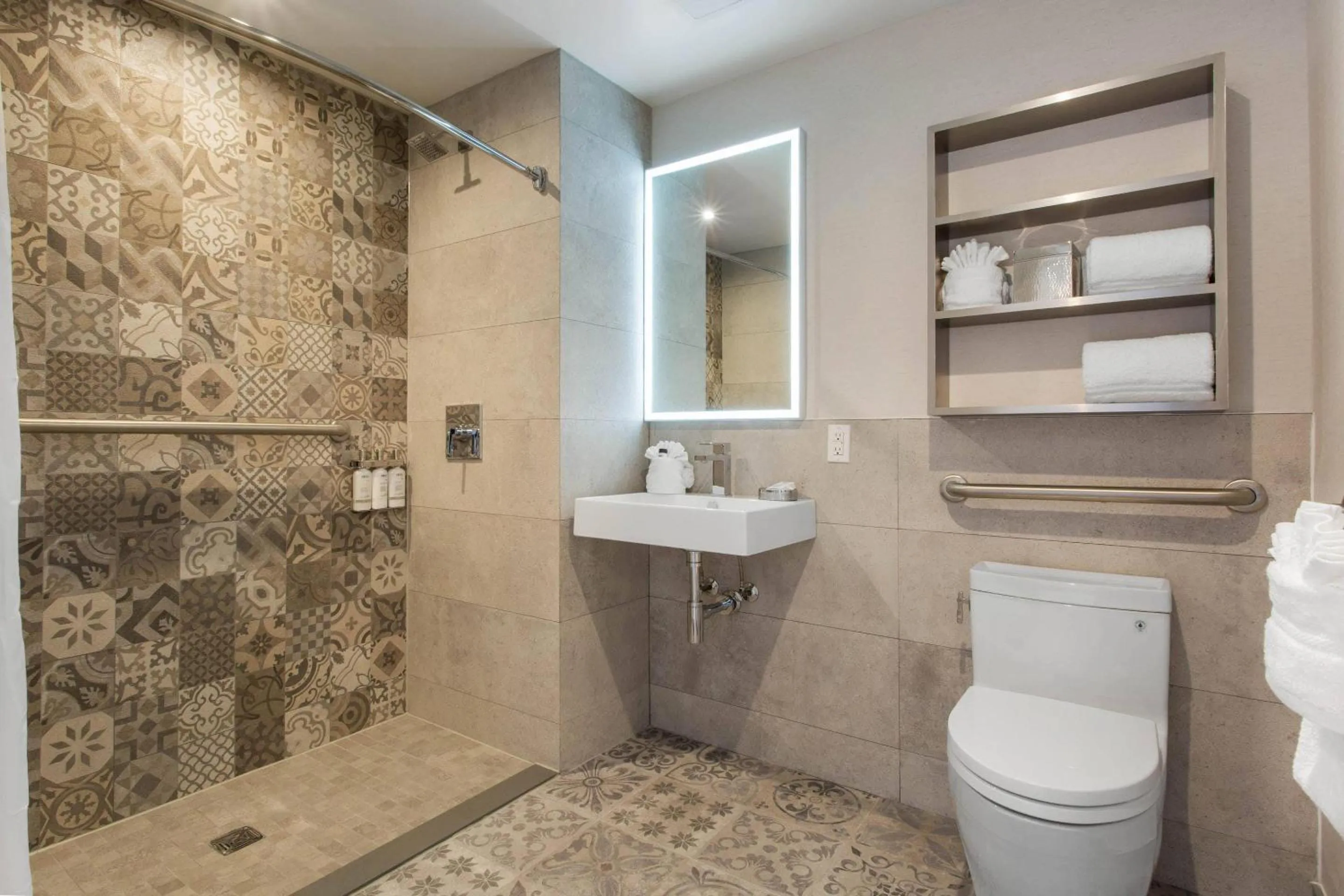 Bedroom in Insignia Hotel Brooklyn, an Ascend Collection Hotel