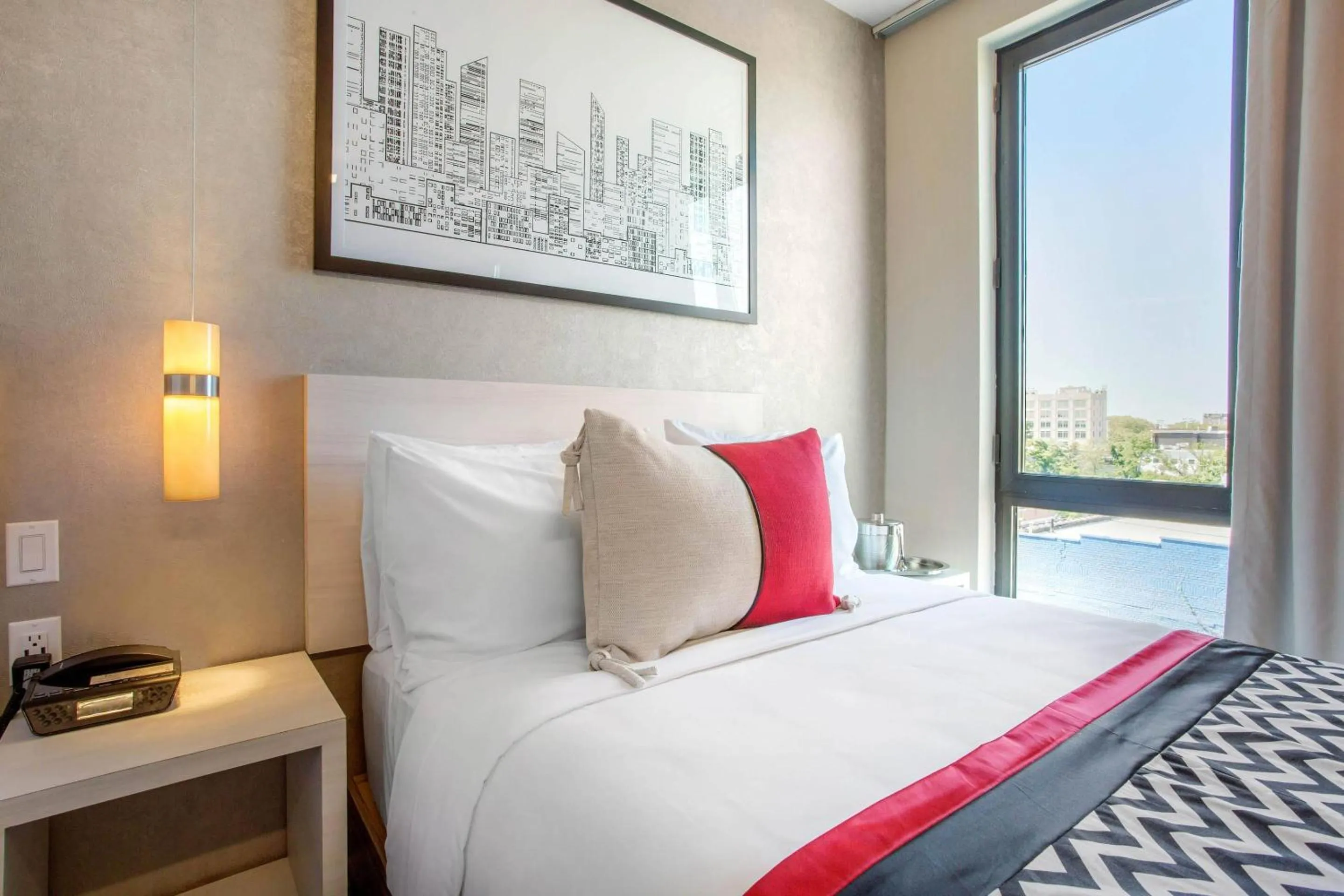 Bedroom, Bed in Insignia Hotel Brooklyn, an Ascend Collection Hotel