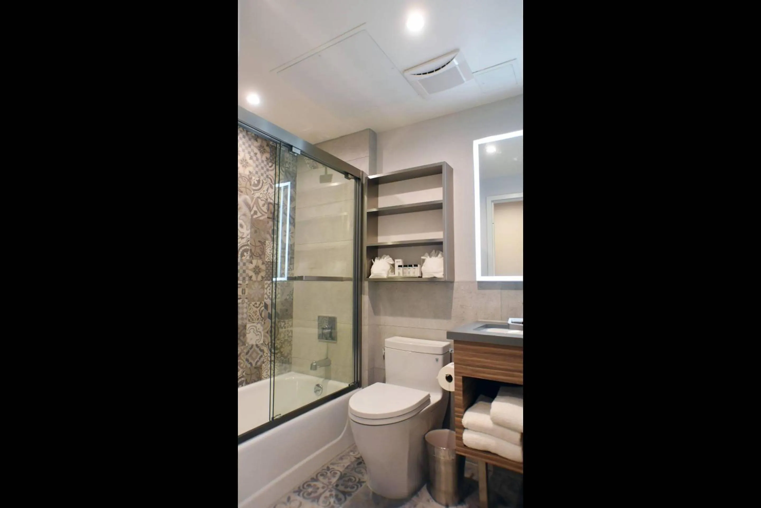 Bedroom in Insignia Hotel Brooklyn, an Ascend Collection Hotel