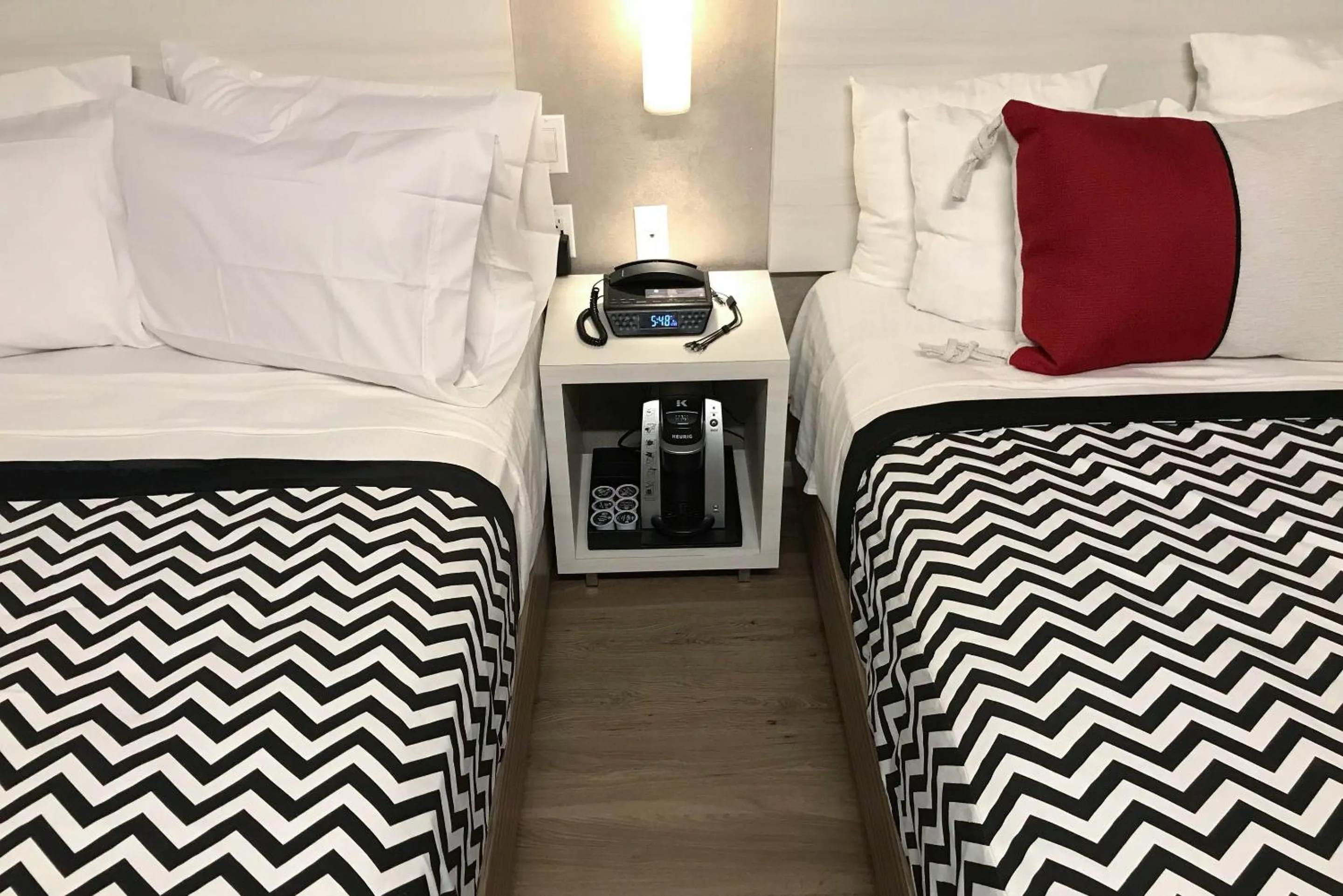 Bedroom, Bed in Insignia Hotel Brooklyn, an Ascend Collection Hotel