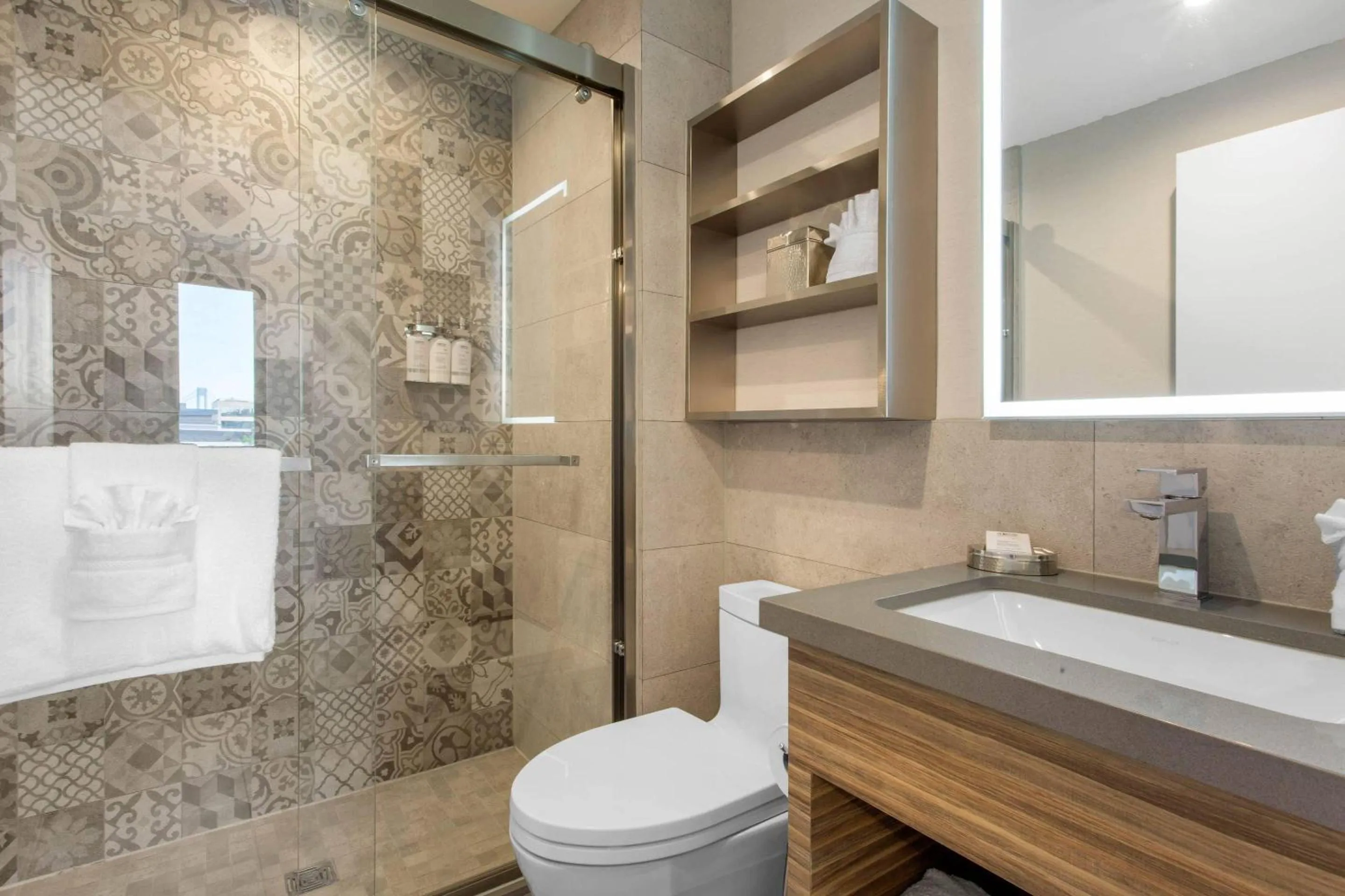 Bedroom in Insignia Hotel Brooklyn, an Ascend Collection Hotel