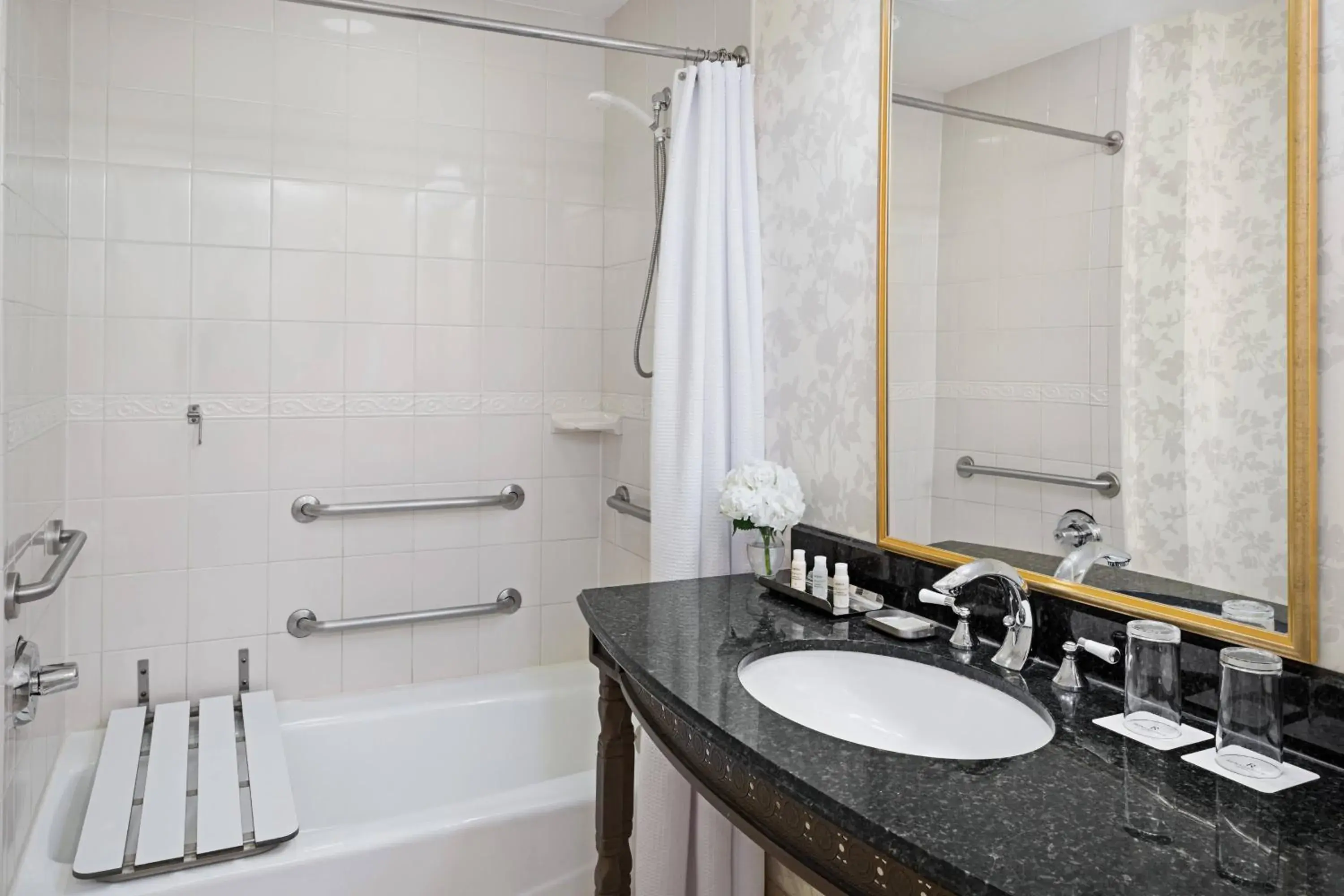 Queen Room with Two Queen Beds and Adapted Tub - Mobility Accessible in Renaissance Pittsburgh Hotel Queen Room with Two Queen Beds and Adapted Tub - Mobility Accessible in Renaissance Pittsburgh Hotel