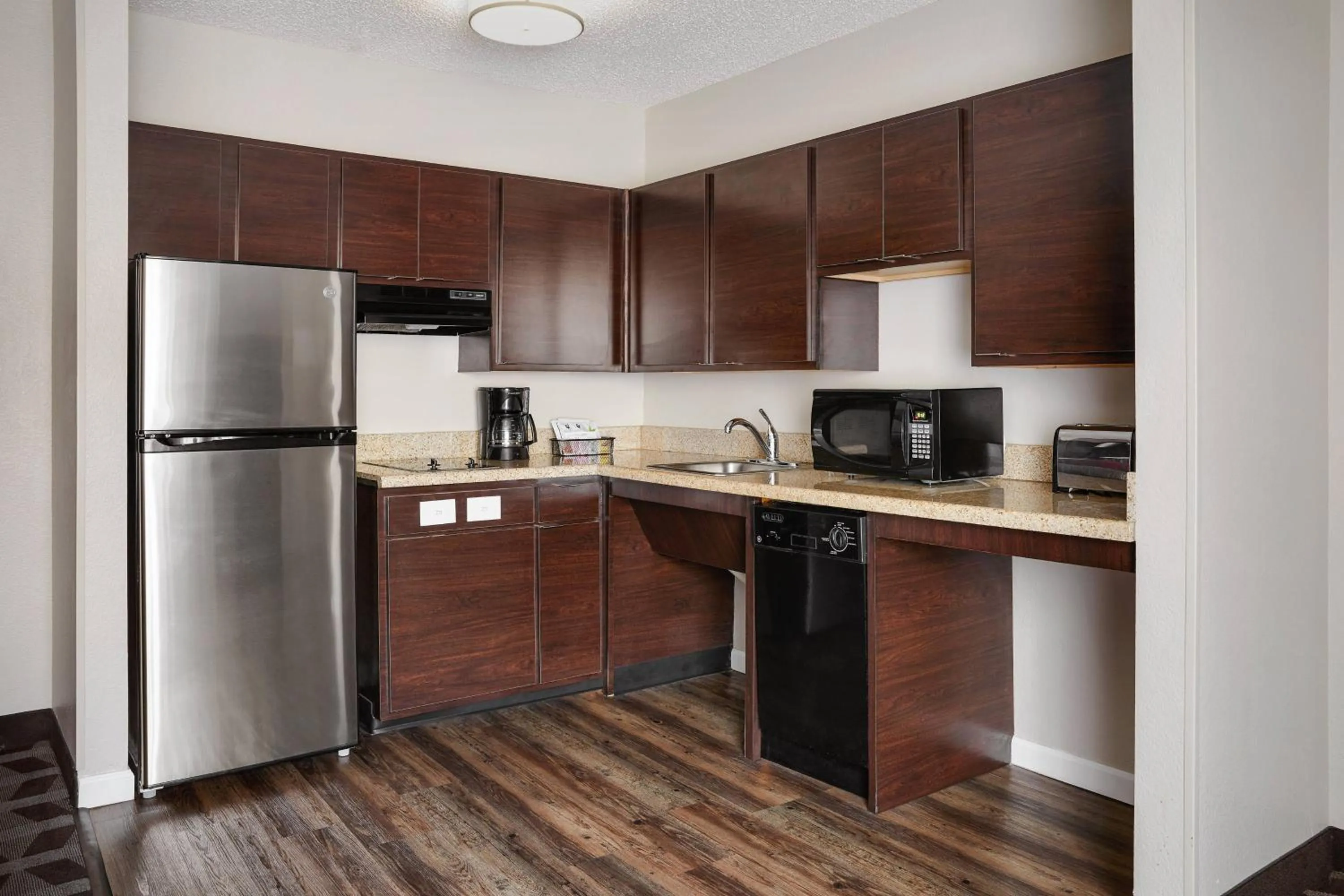 Kitchen or kitchenette in TownePlace Suites Tempe at Arizona Mills Mall