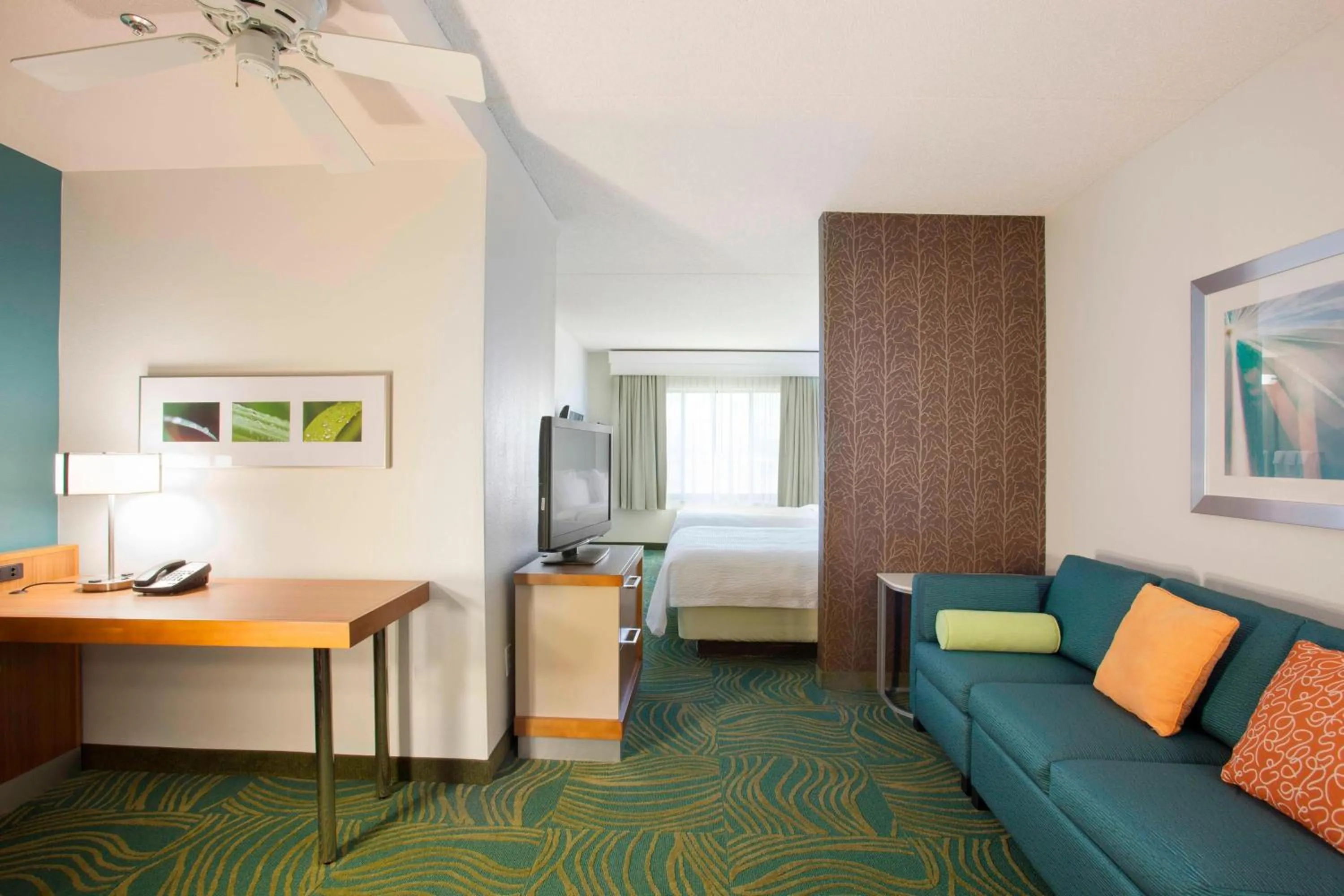 Photo of the whole room, Bed in SpringHill Suites Phoenix Tempe Airport