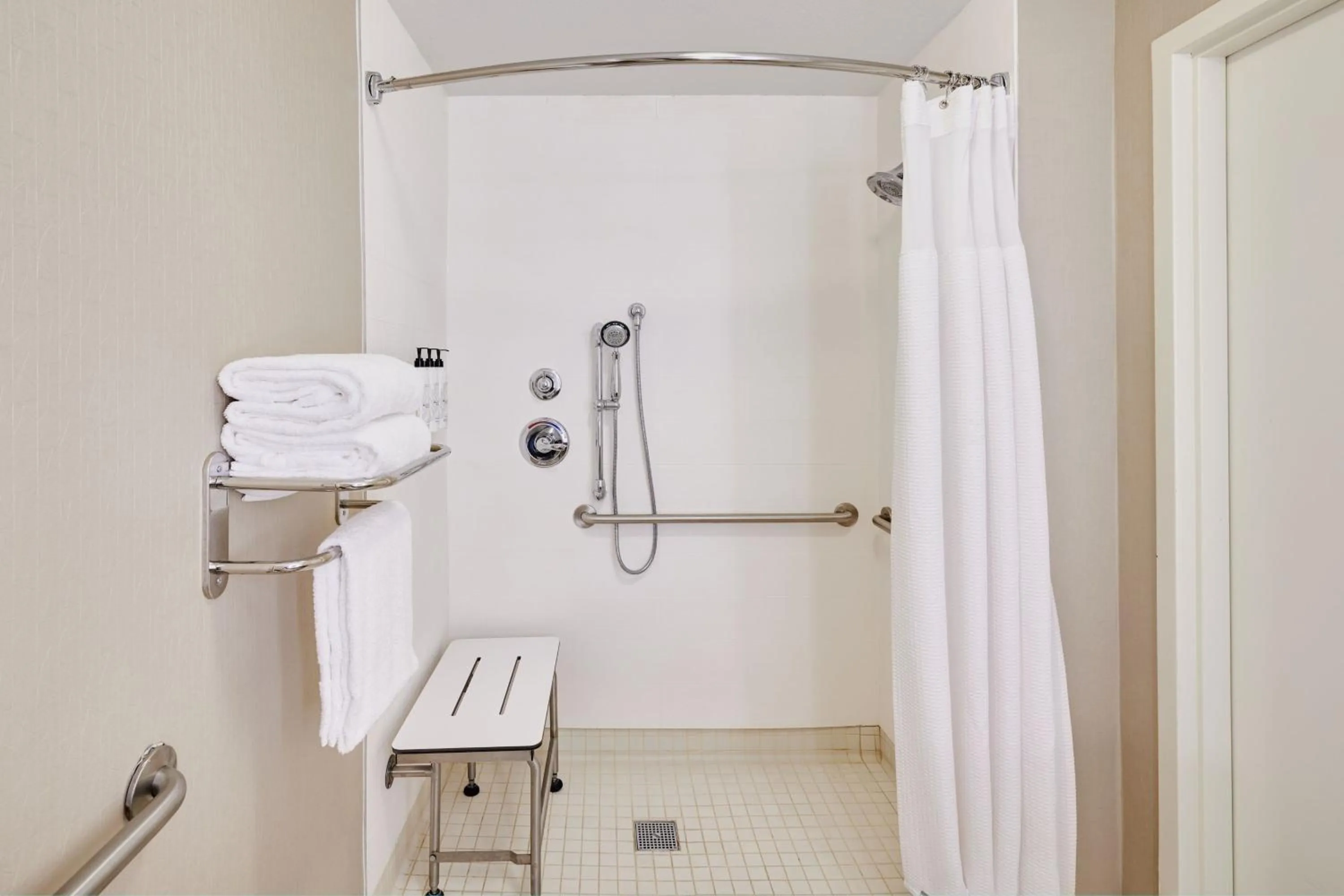 Bathroom in SpringHill Suites Phoenix Tempe Airport