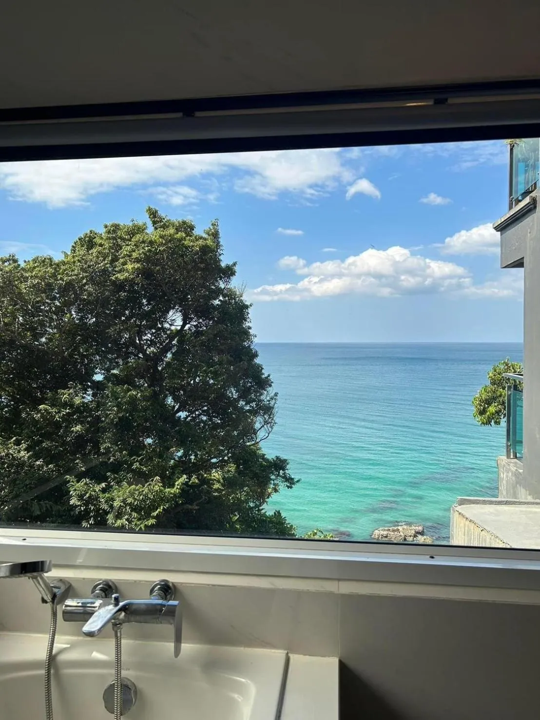 Bath in Cliff Lanta Suite-Koh Lanta Krabi