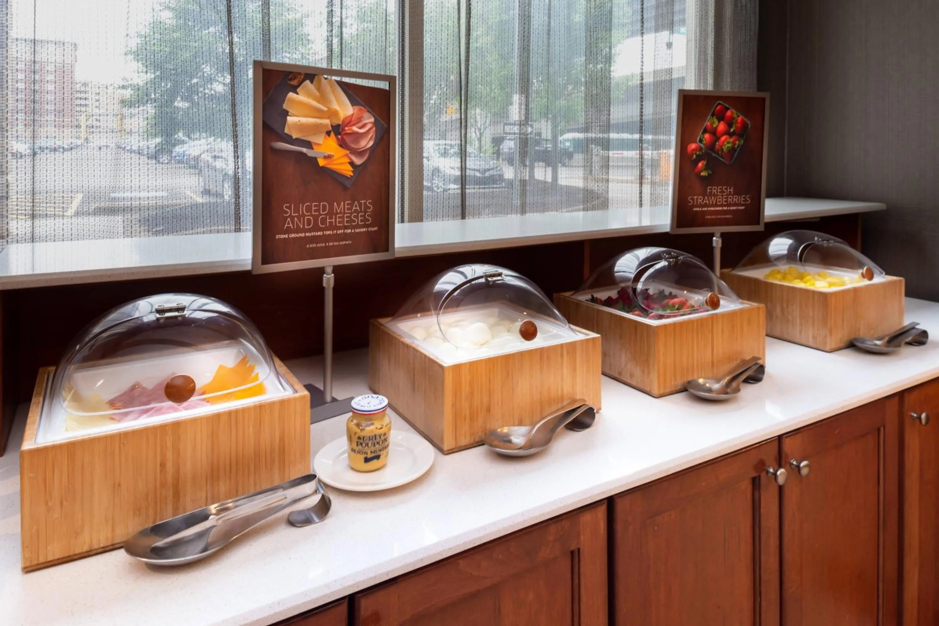 Breakfast in SpringHill Suites by Marriott Pittsburgh North Shore