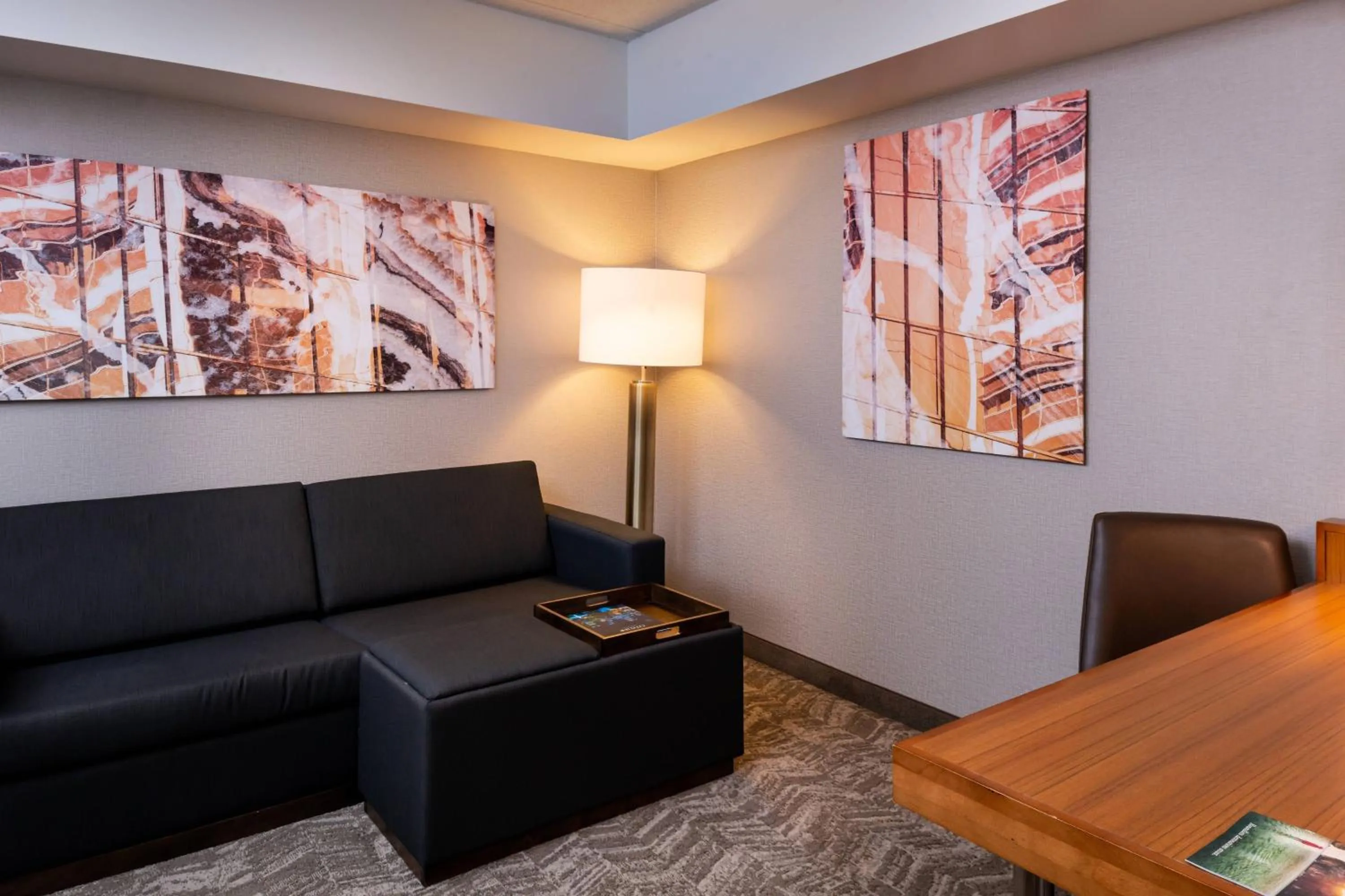 Living room in SpringHill Suites by Marriott Pittsburgh North Shore