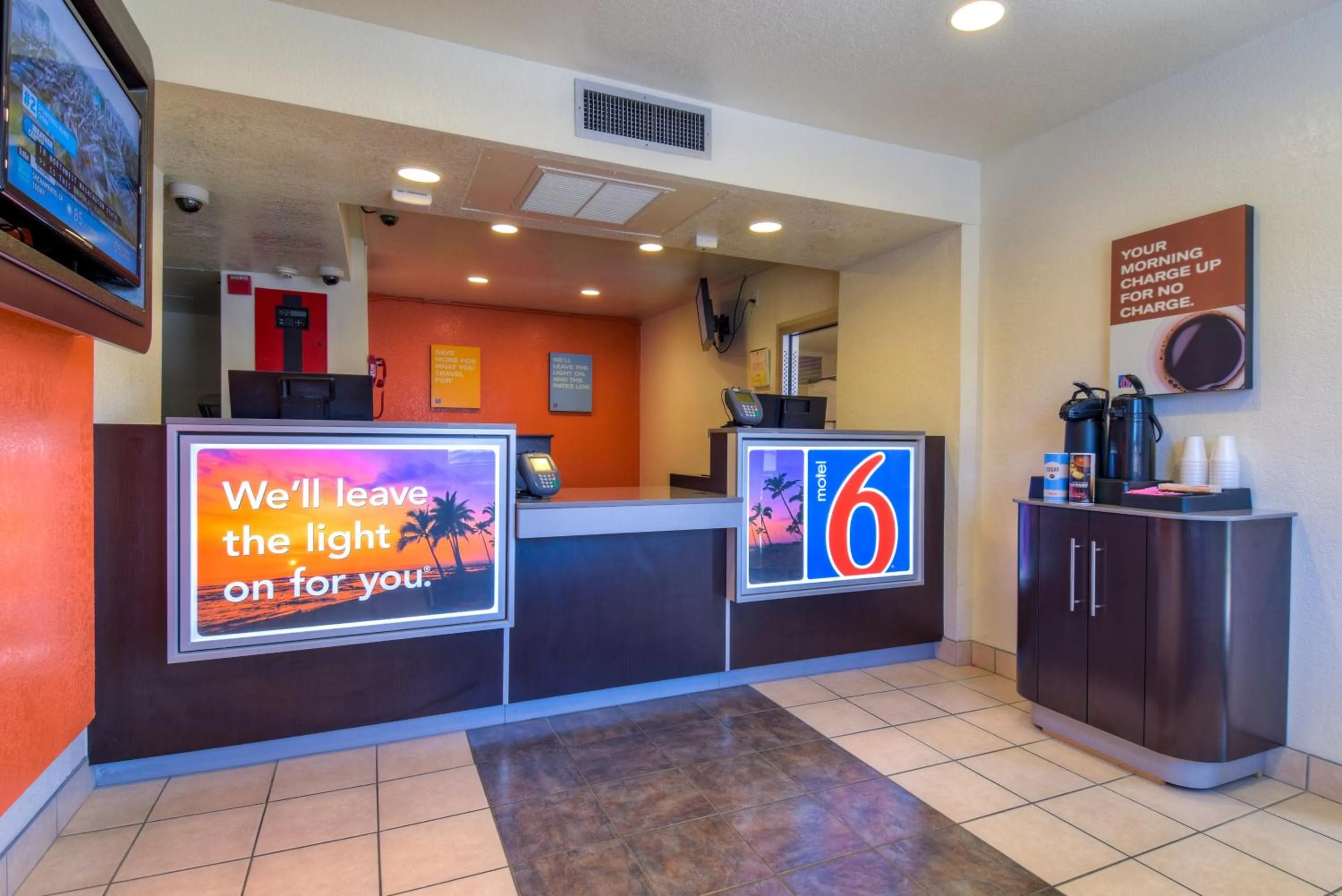 Lobby or reception in Motel 6-Jurupa Valley, CA - Riverside West