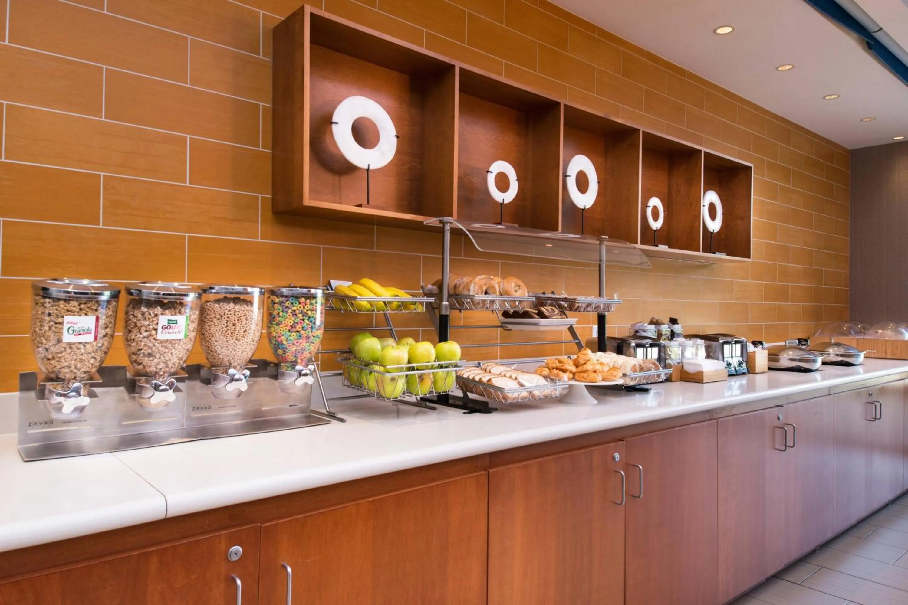 Breakfast in SpringHill Suites Pittsburgh Southside Works