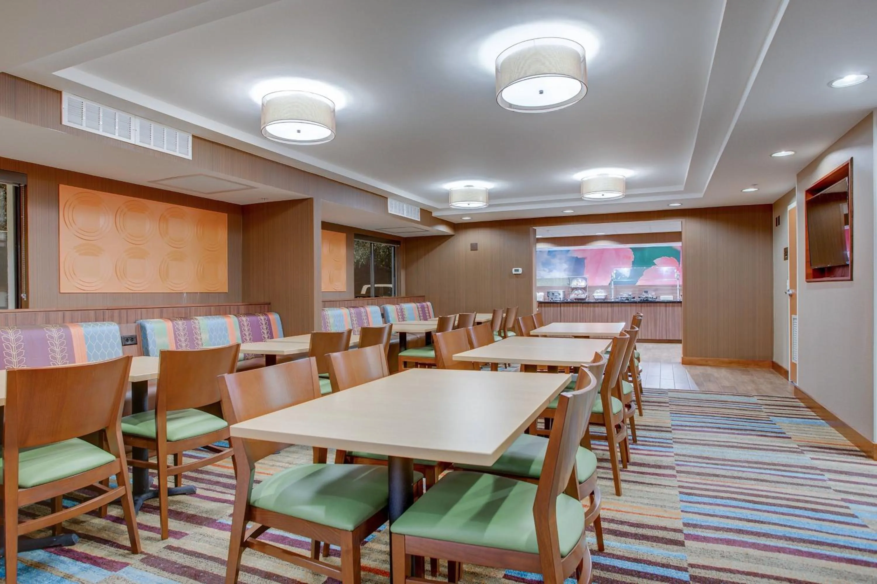 Breakfast in Fairfield Inn Portsmouth Seacoast