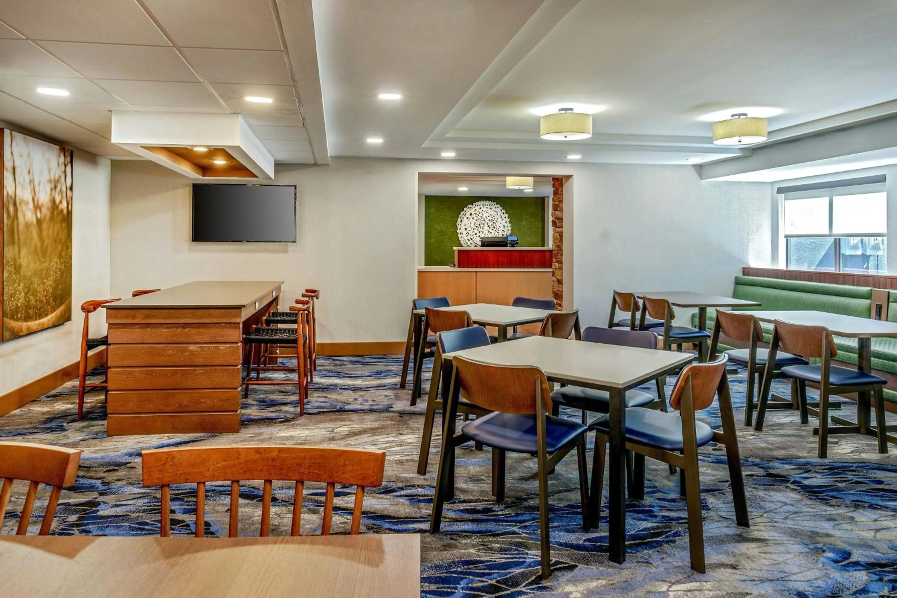 Breakfast in Fairfield Inn Portsmouth Seacoast