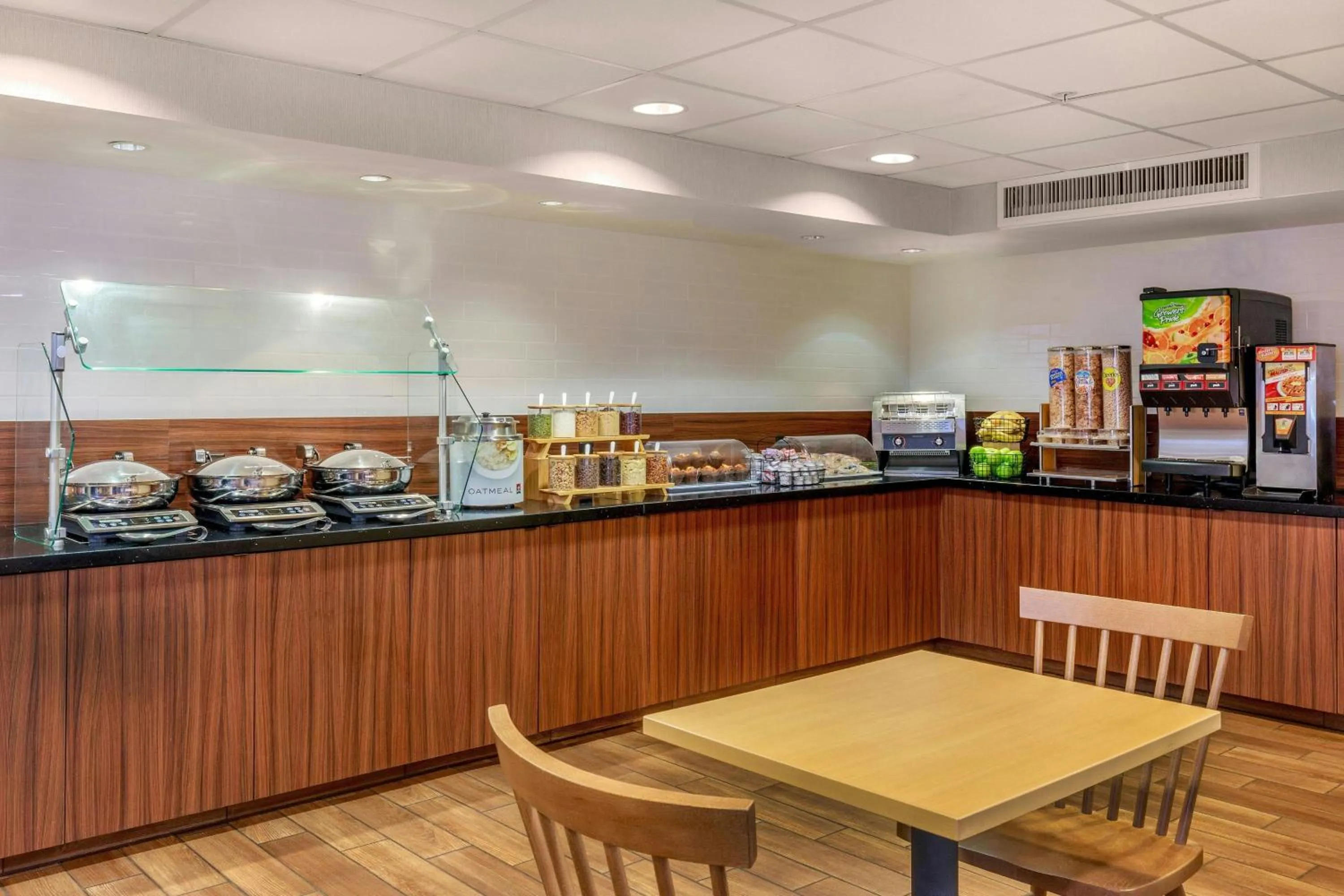 Breakfast in Fairfield Inn Portsmouth Seacoast