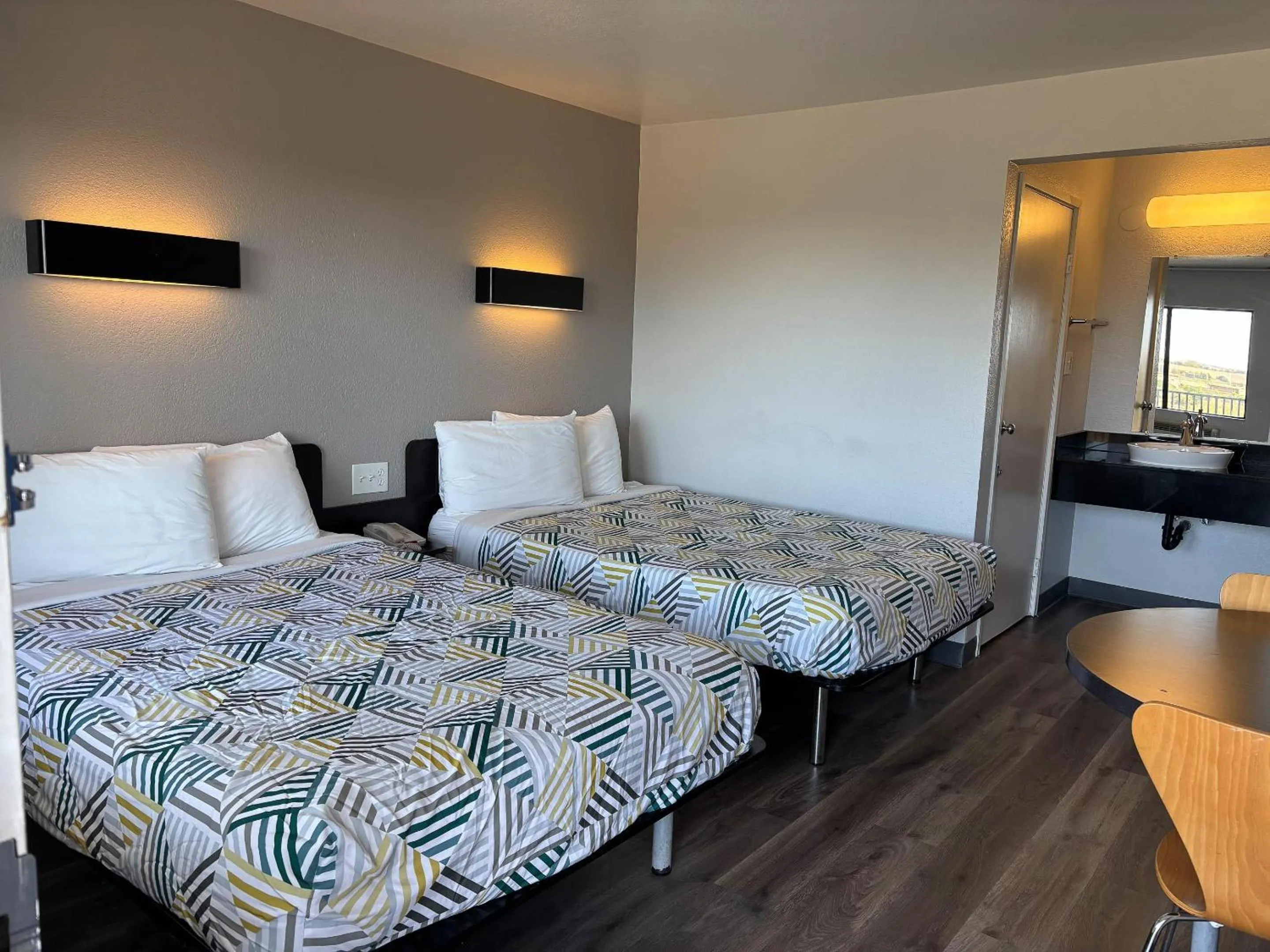 Bedroom, Bed in Motel 6-Watsonville, CA - Monterey Area