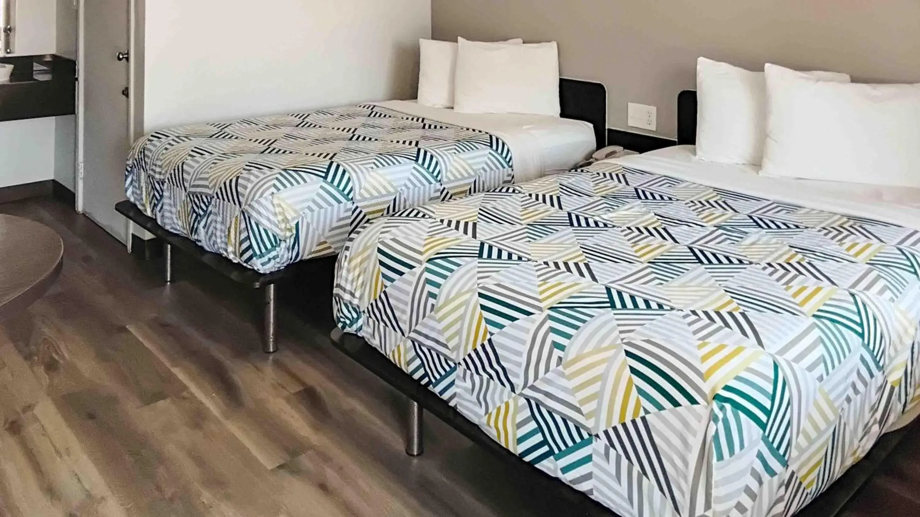 Quadruple Room in Motel 6-Watsonville, CA - Monterey Area Quadruple Room in Motel 6-Watsonville, CA - Monterey Area