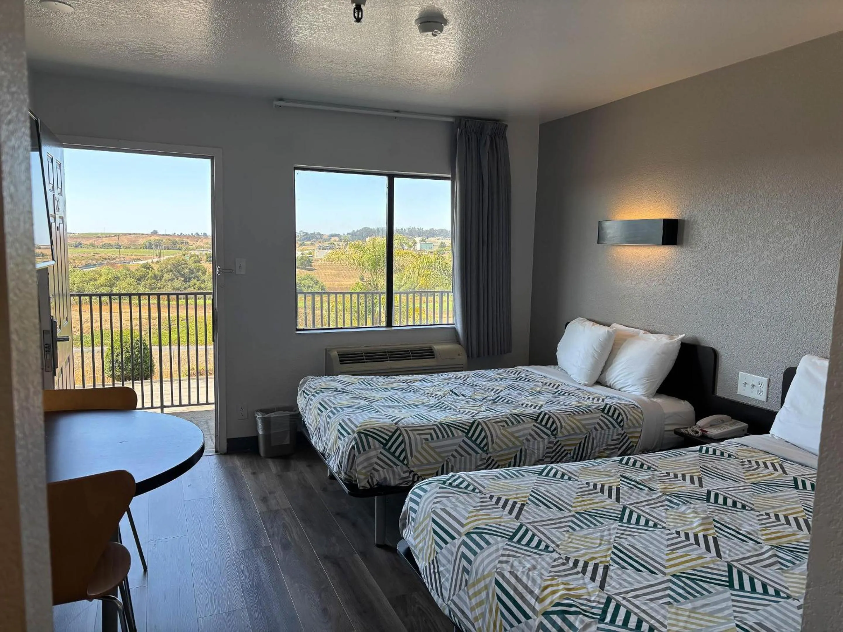 Bedroom, Bed in Motel 6-Watsonville, CA - Monterey Area