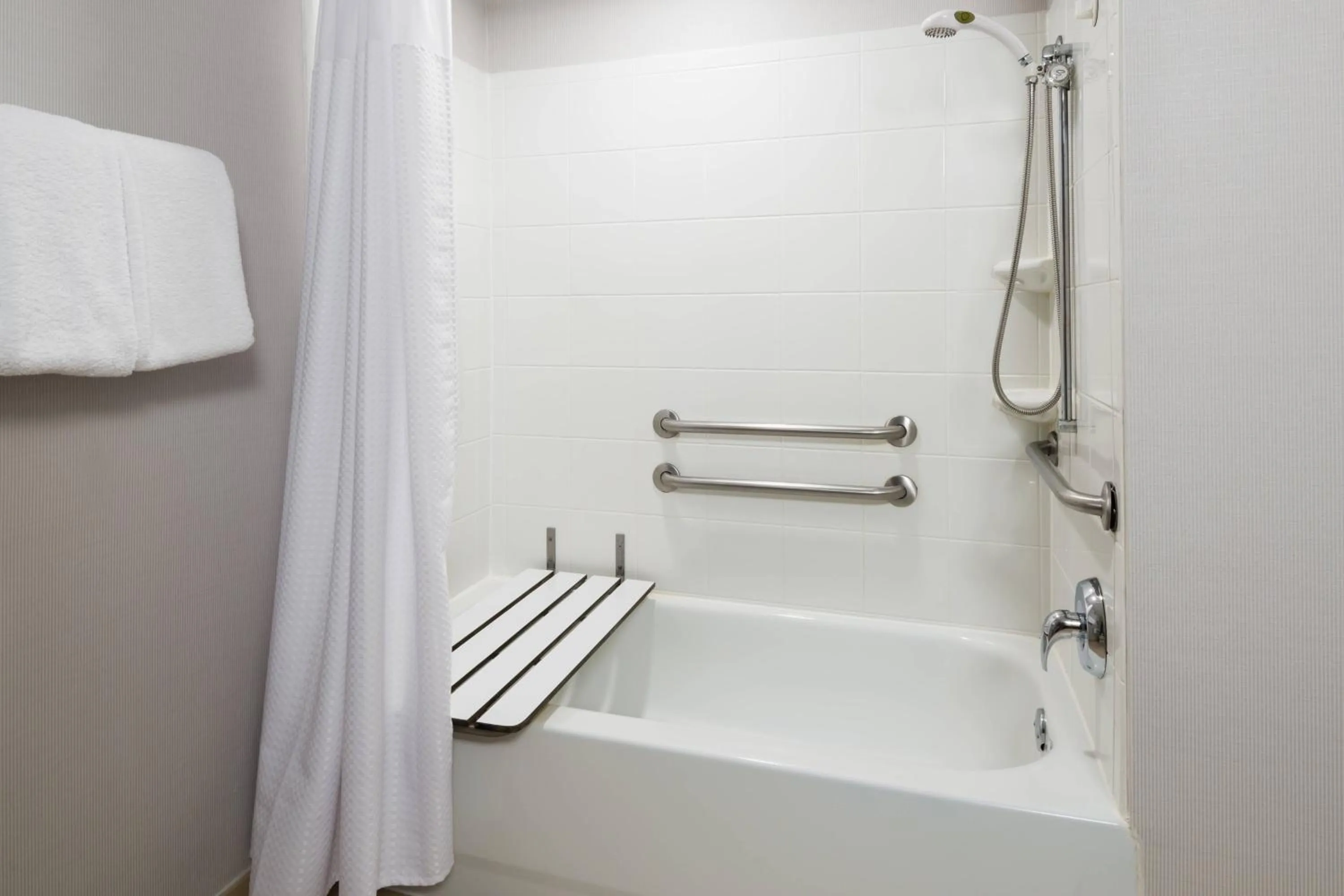 Bathroom in Courtyard by Marriott Providence Lincoln