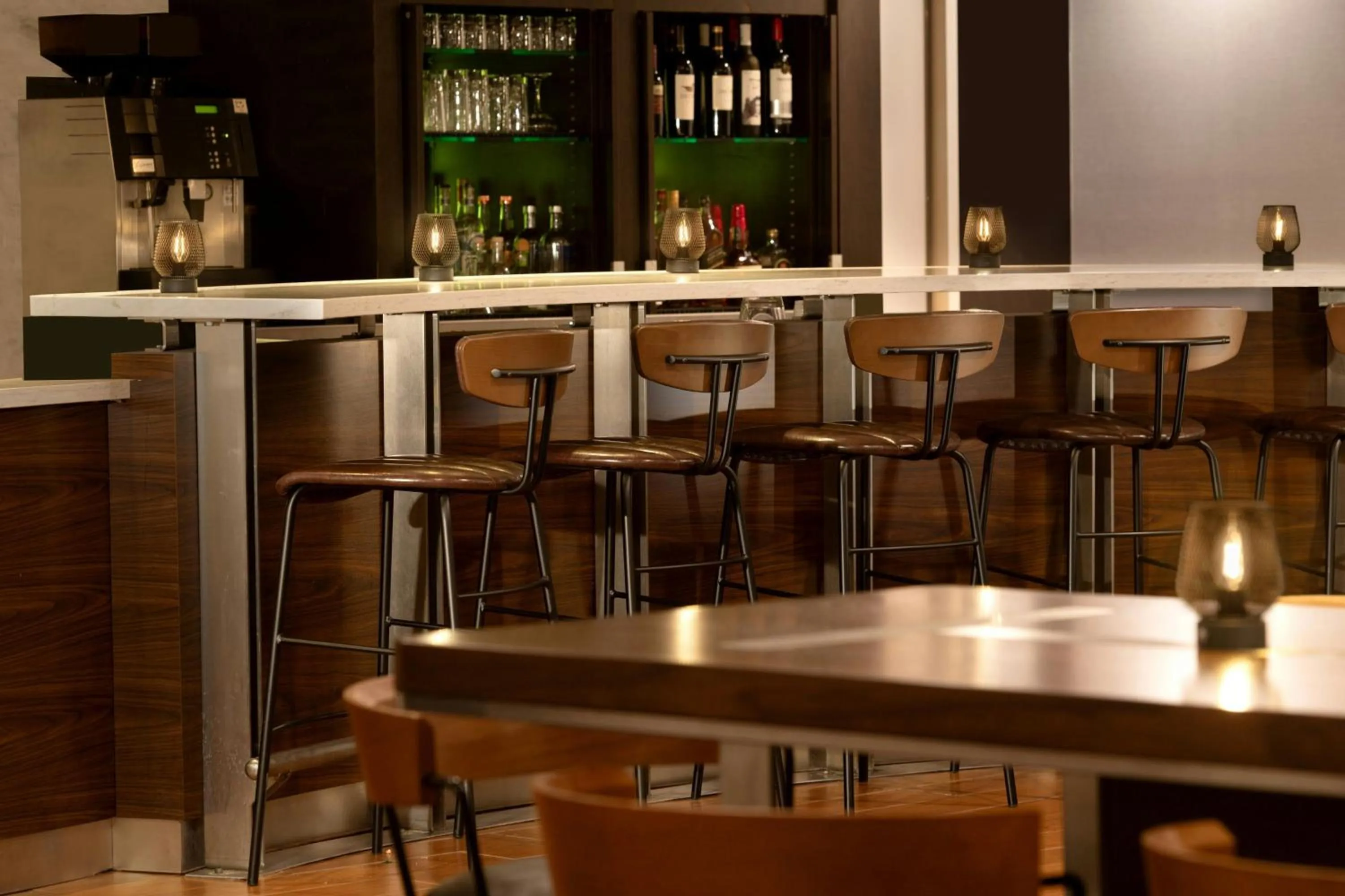 Lounge or bar in Courtyard by Marriott Providence Lincoln