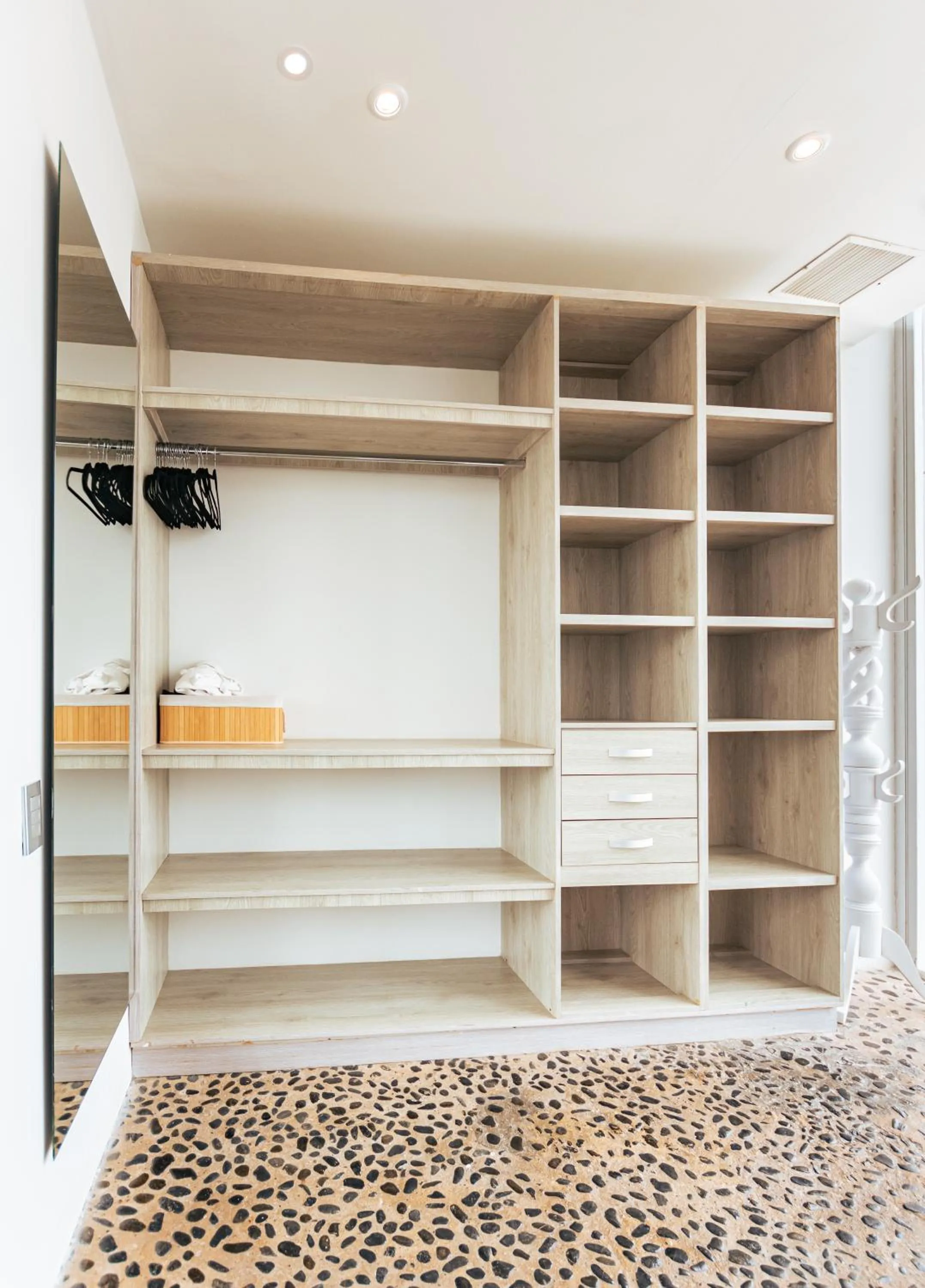 wardrobe in Hotel Zi One Luxury