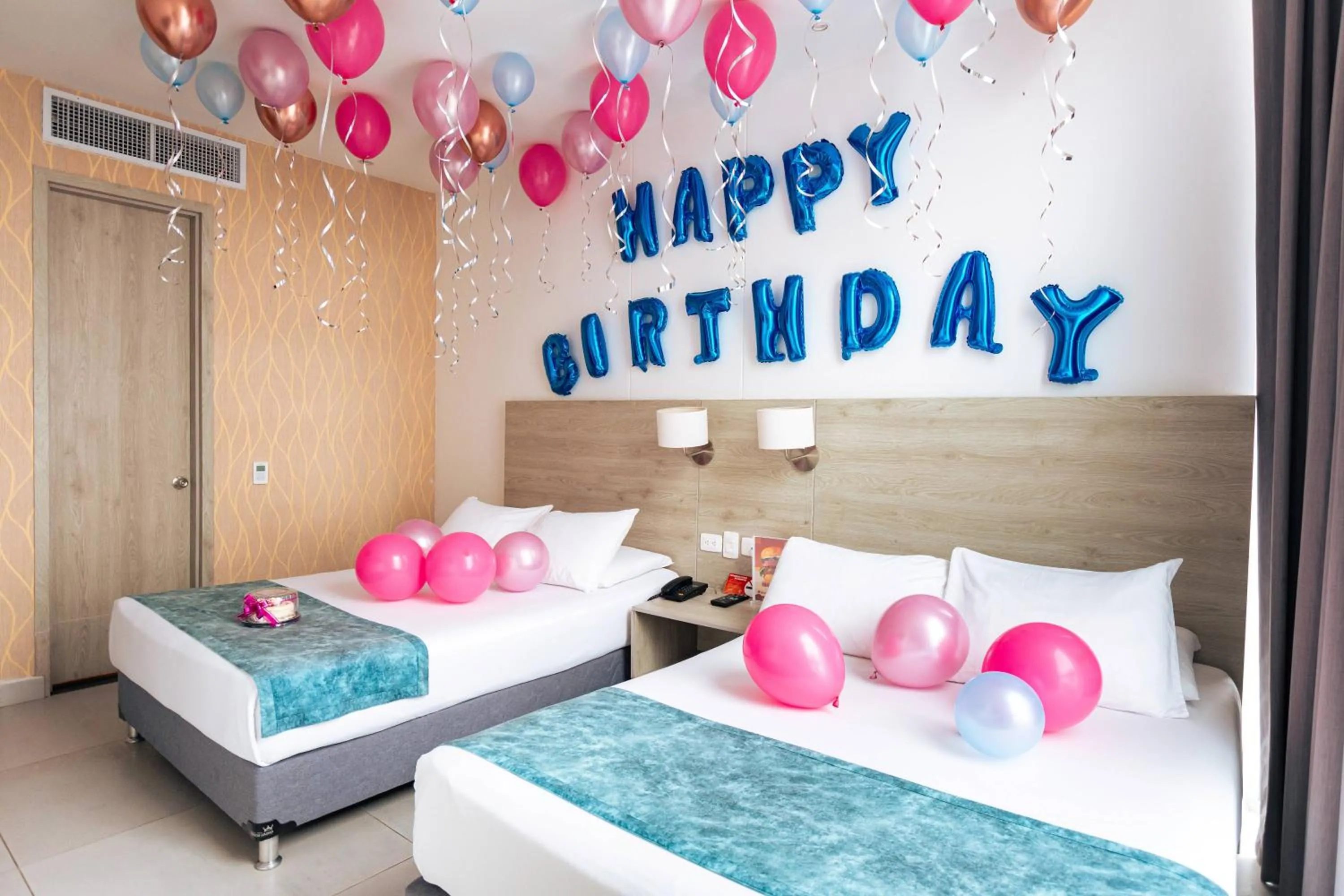 room service, Bed in Hotel Zi One Luxury