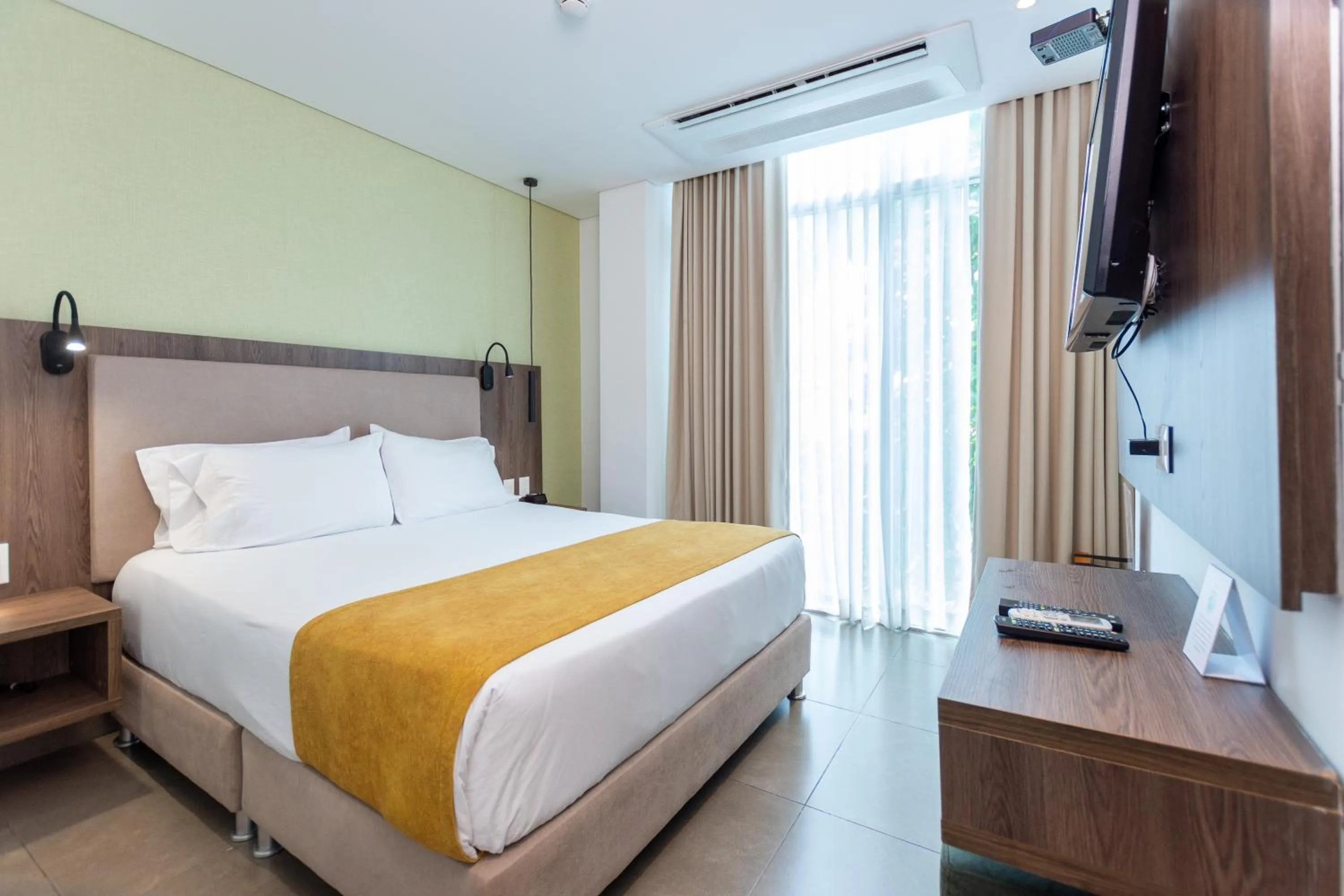 Toilet, Bed in Hotel Zi One Luxury