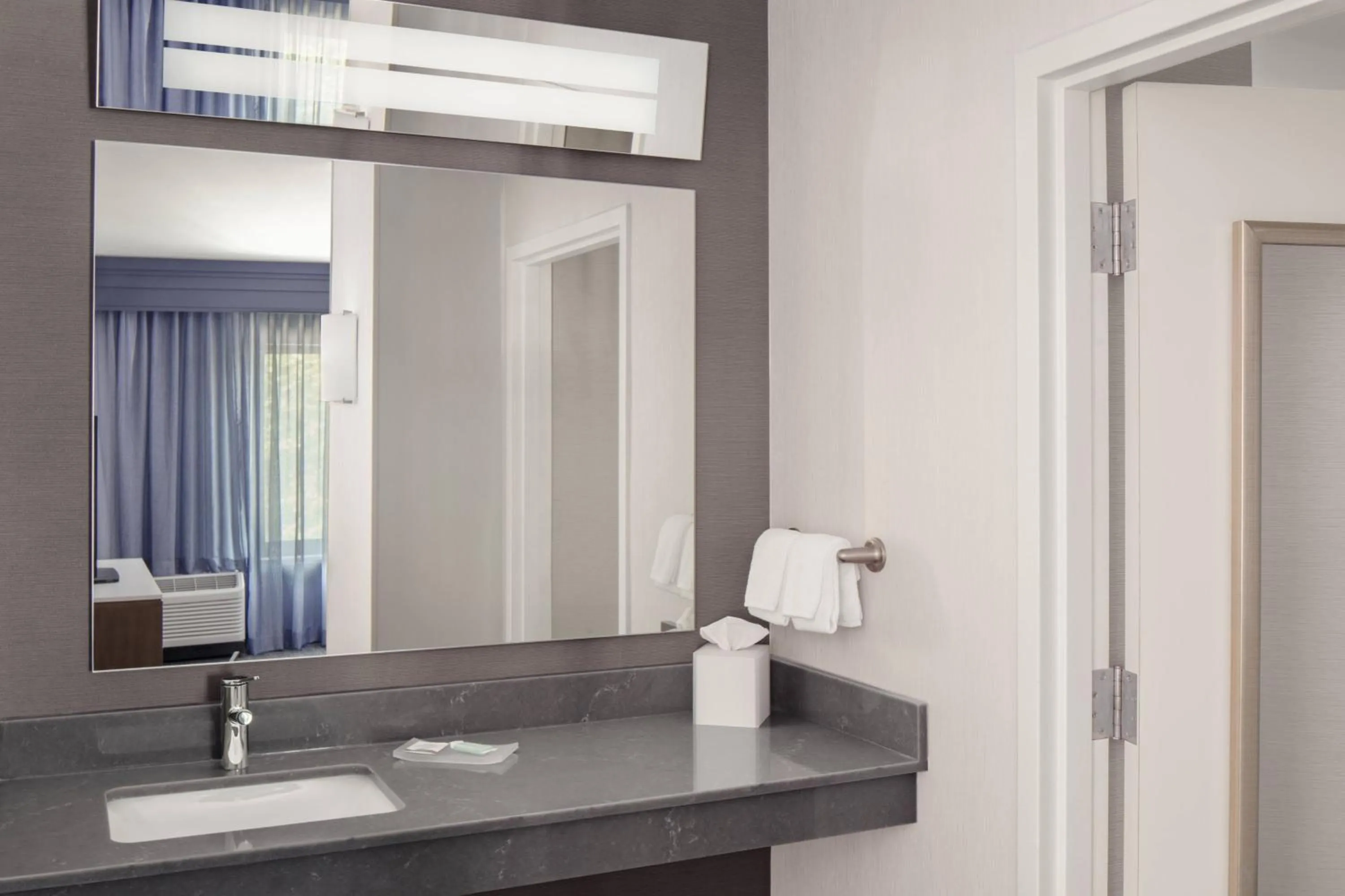 Bathroom in Courtyard Portland Airport