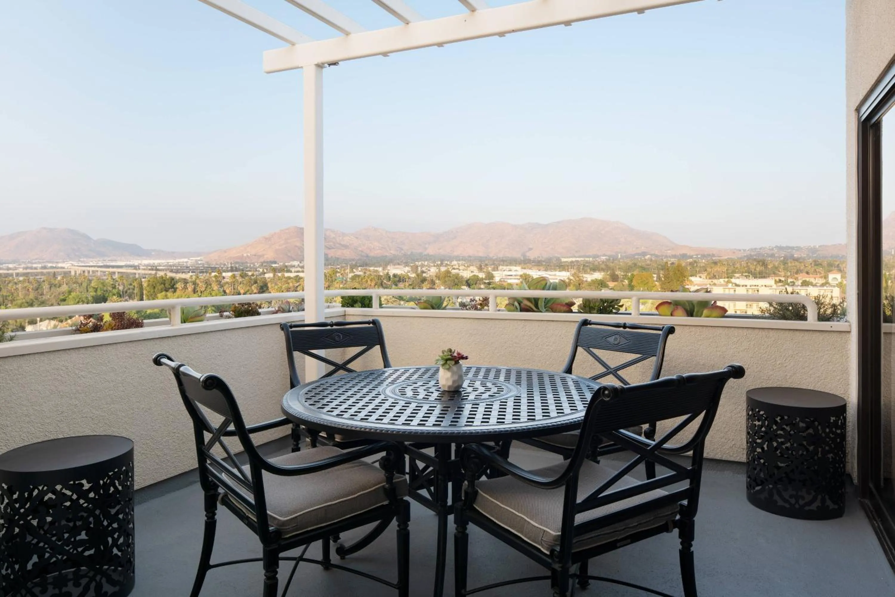 Bedroom in Marriott Riverside at the Convention Center