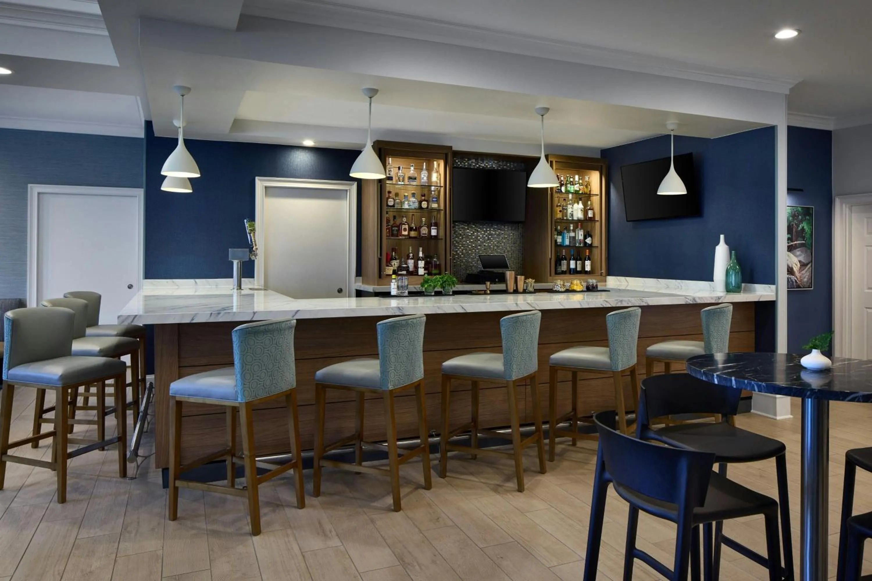 Lounge or bar in Residence Inn by Marriott Raleigh Crabtree Valley