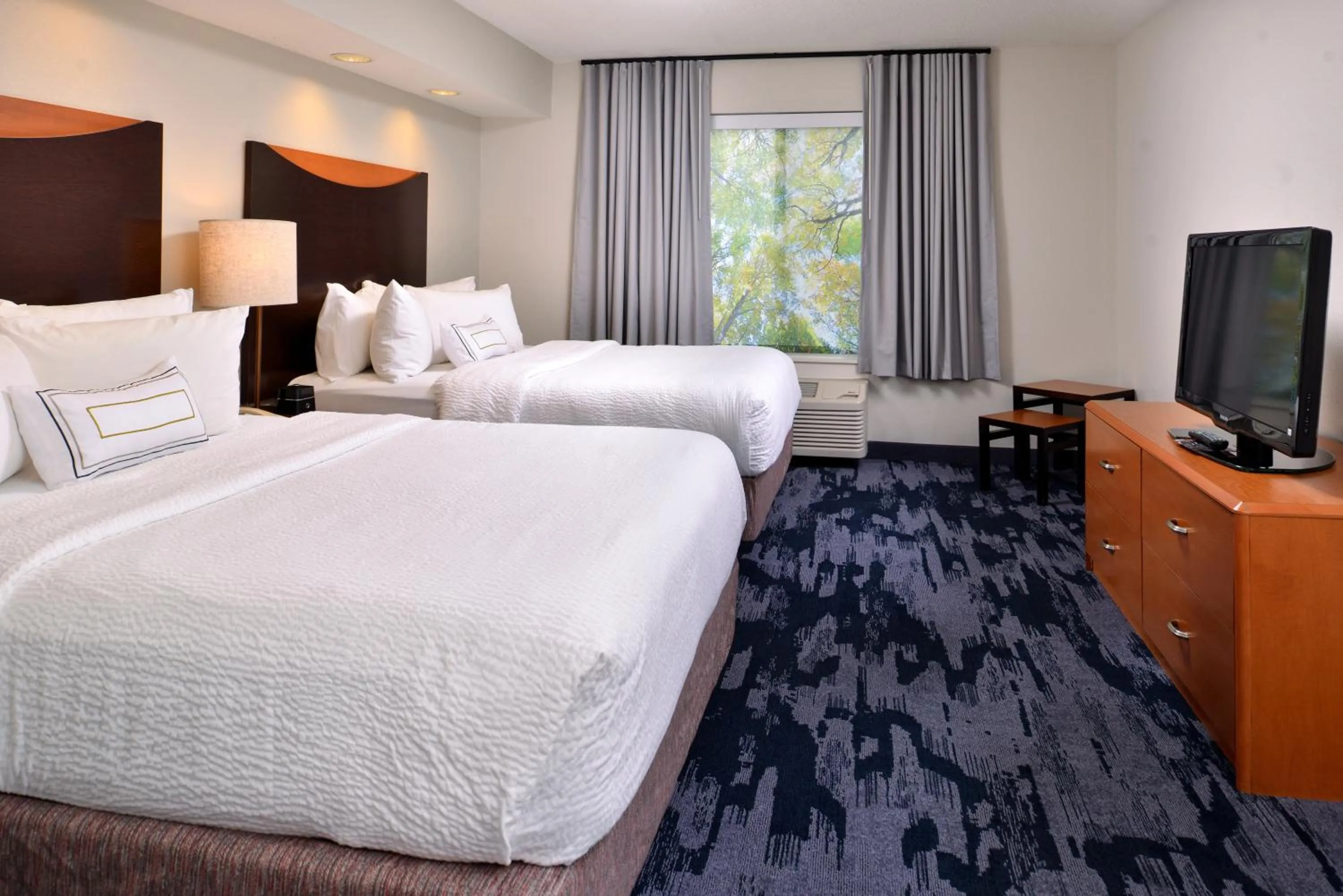 Bed in Fairfield Inn and Suites Beloit