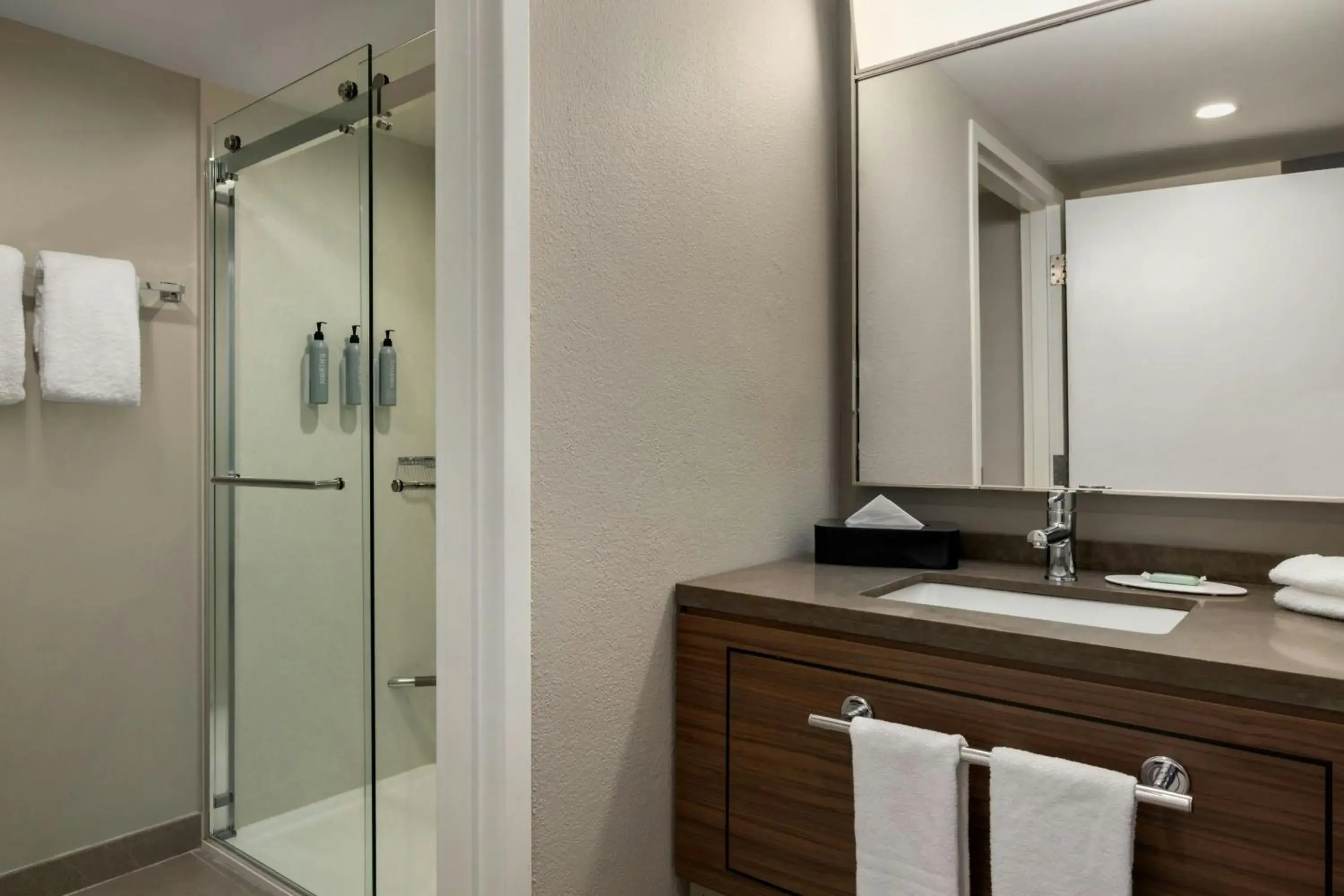 Queen Room with Two Queen Beds - Hearing Accessible in Courtyard Richmond Chester Queen Room with Two Queen Beds - Hearing Accessible in Courtyard Richmond Chester