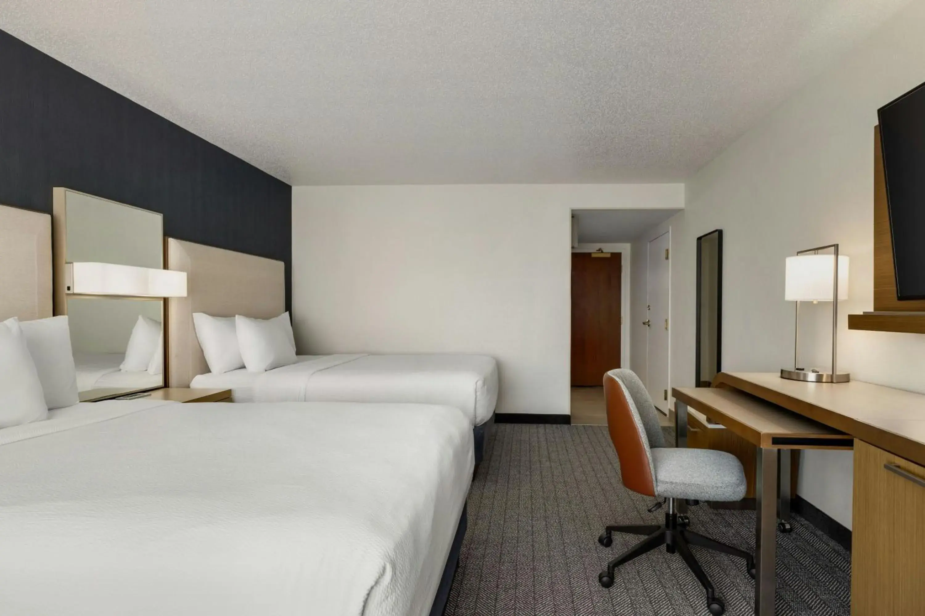 Queen Room with Two Queen Beds in Courtyard Richmond Chester Queen Room with Two Queen Beds in Courtyard Richmond Chester