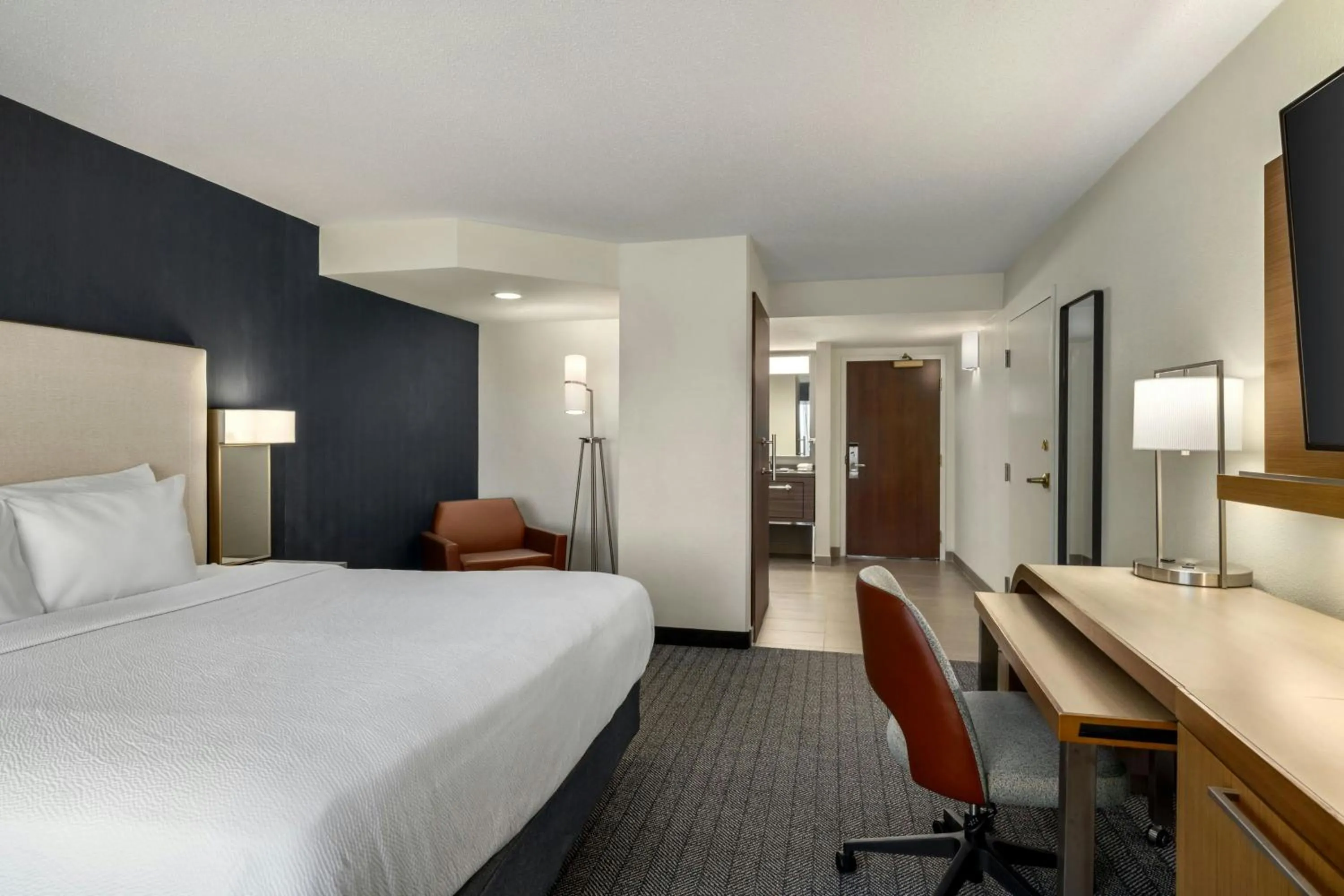 Photo of the whole room, Bed in Courtyard Richmond Chester