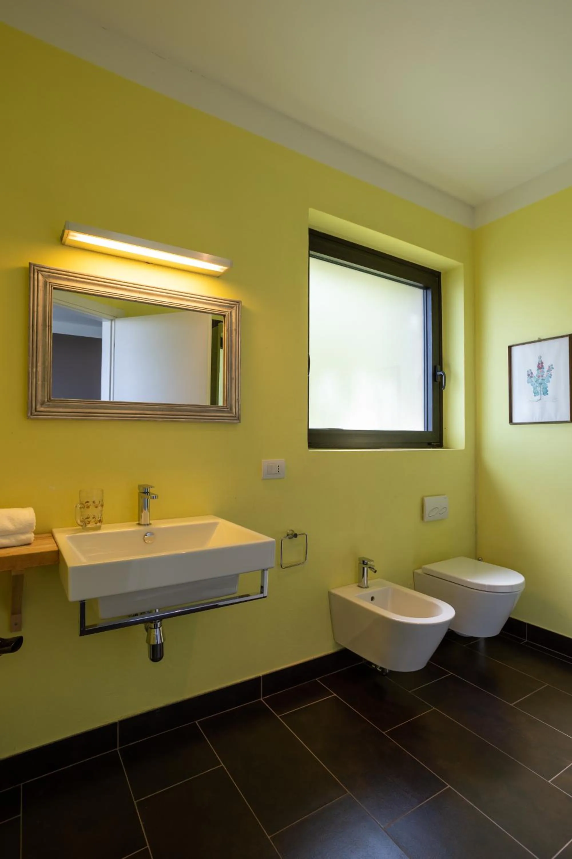 Toilet in La TORRETTA Studios & Suite