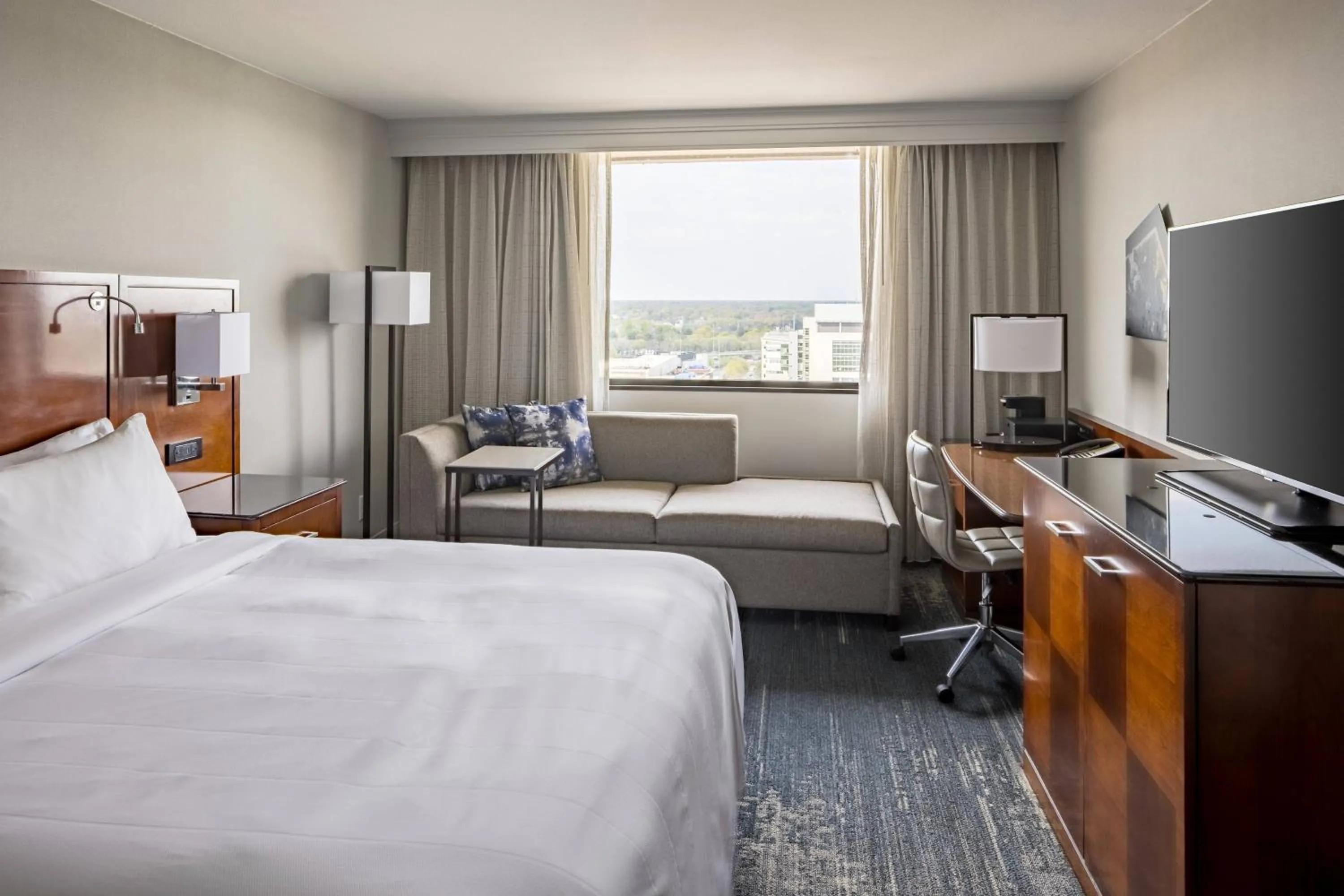 Photo of the whole room, Bed in Richmond Marriott
