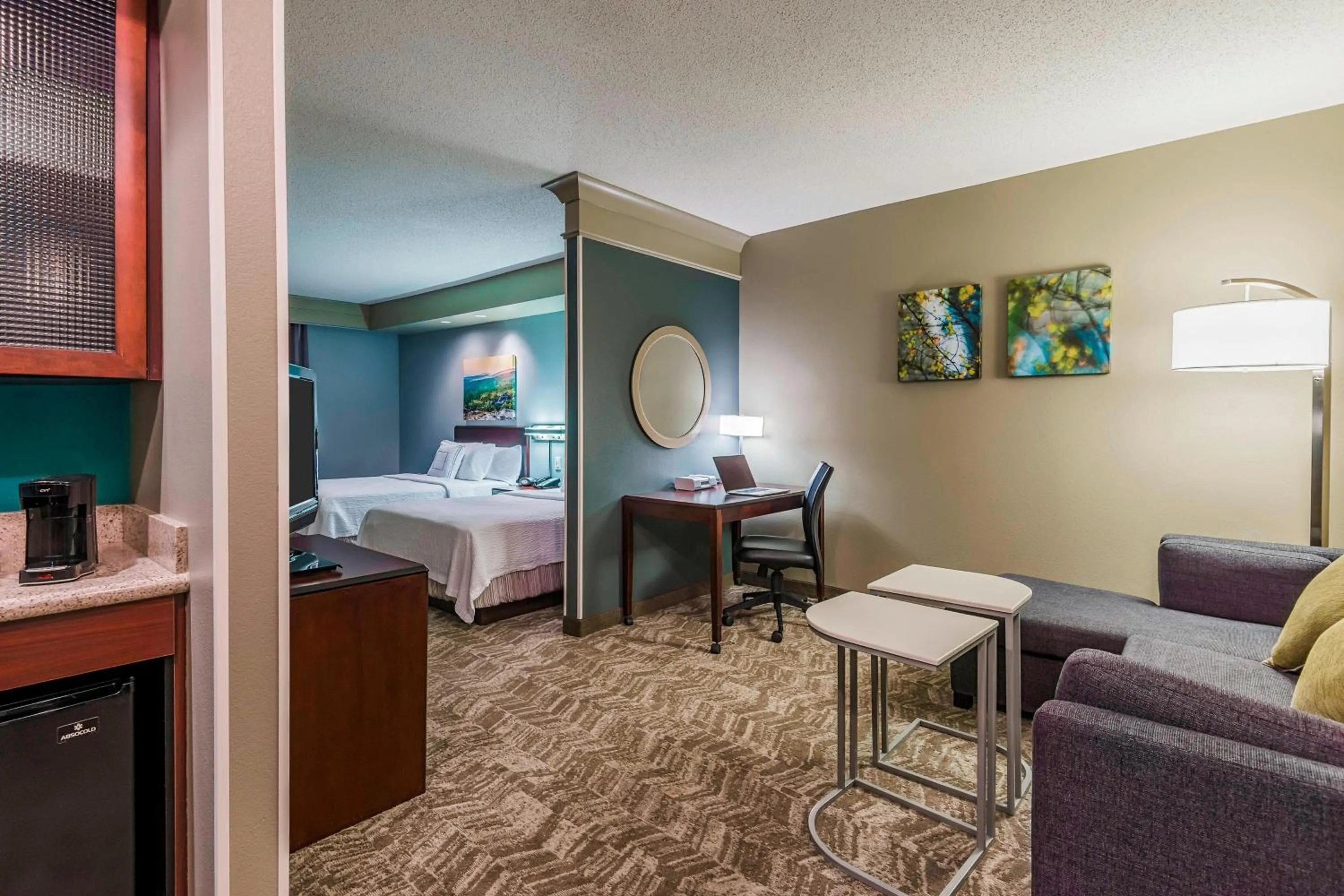 Living room, Bed in SpringHill Suites Richmond Northwest
