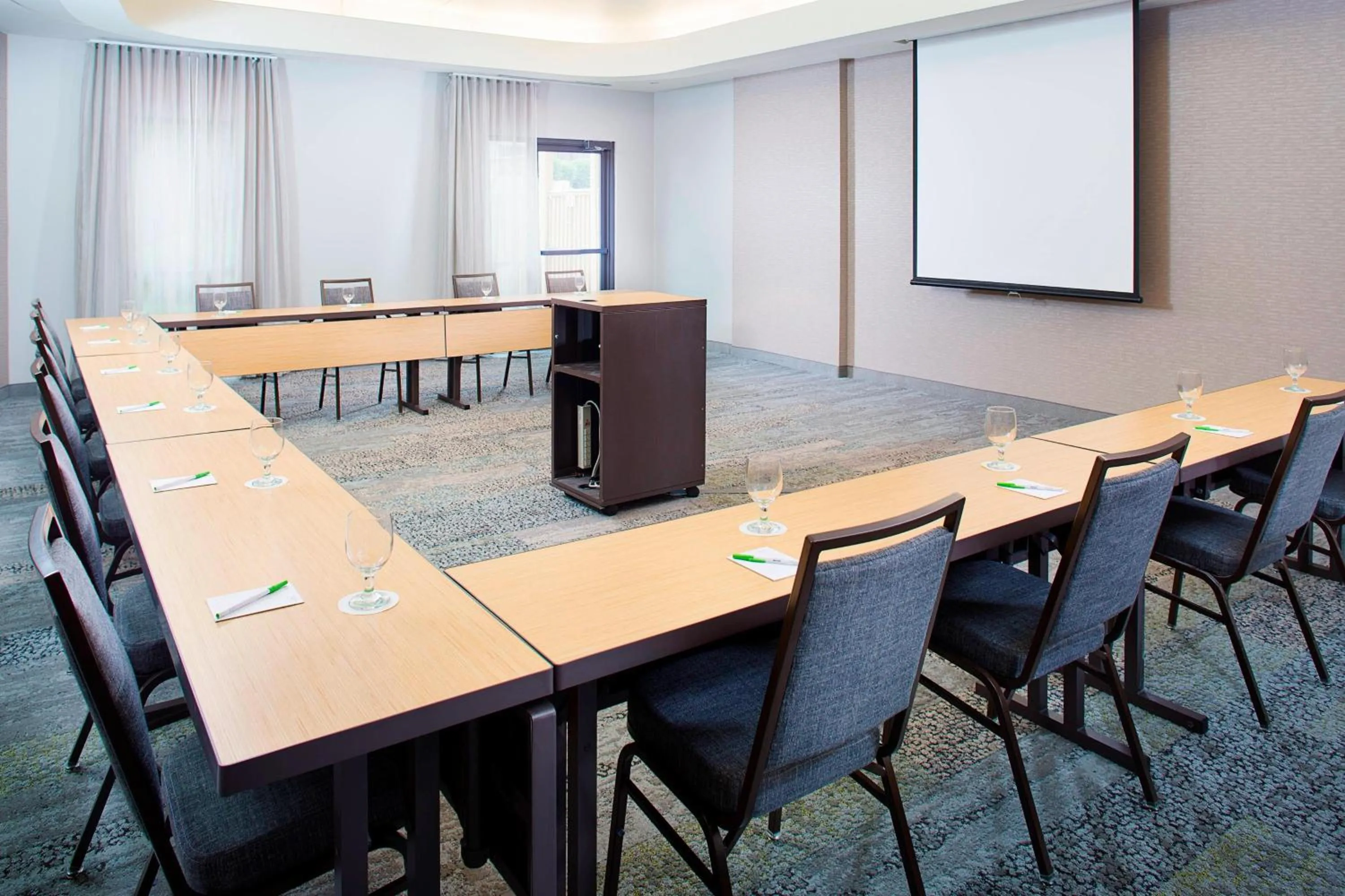 Meeting/conference room in Courtyard by Marriott Roanoke Airport