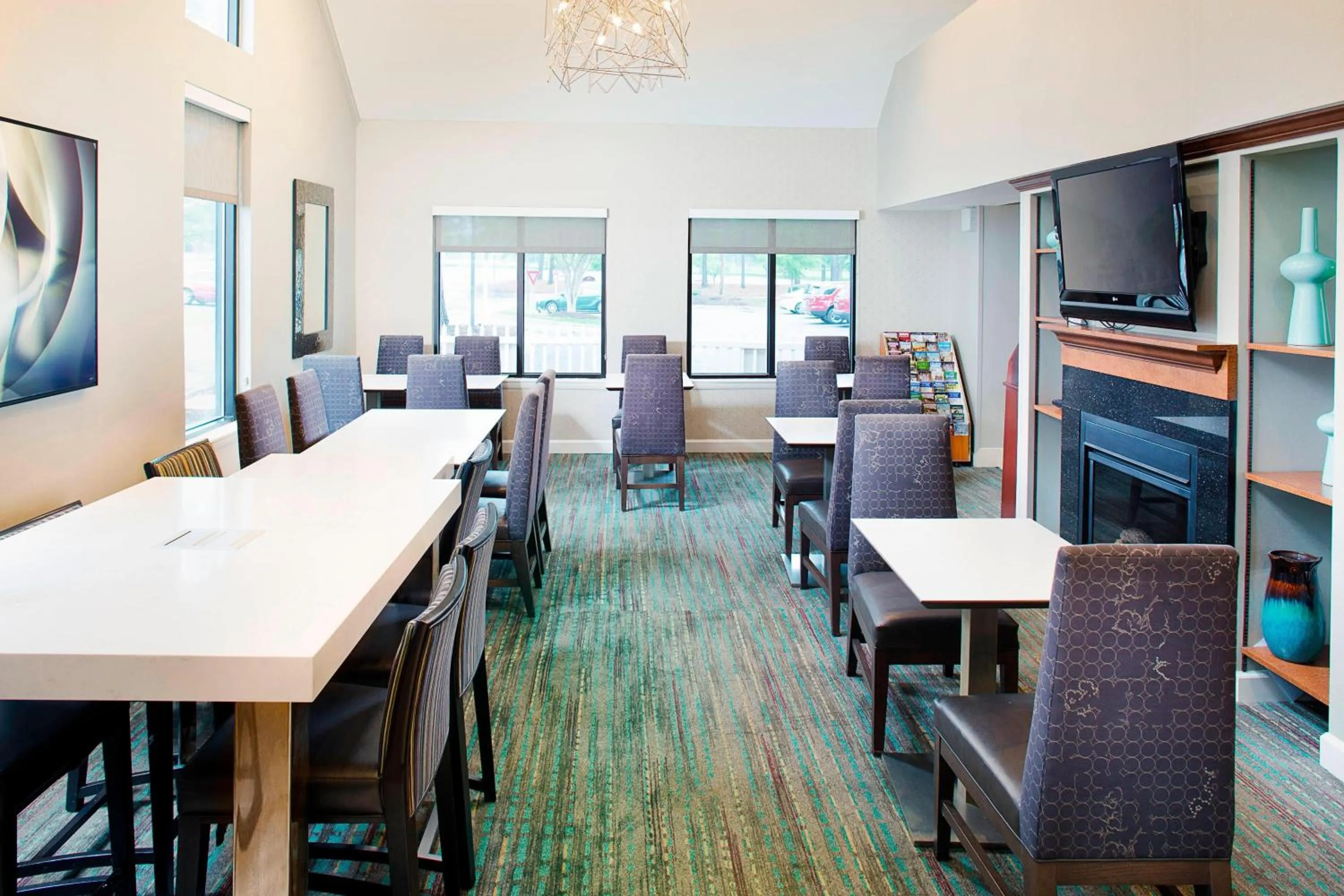 Restaurant/places to eat in Residence Inn Richmond West End