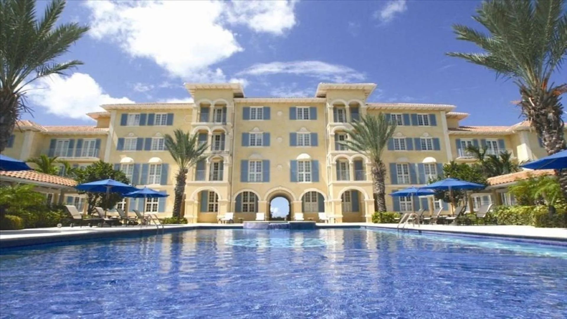 Property building in Villa Renaissance