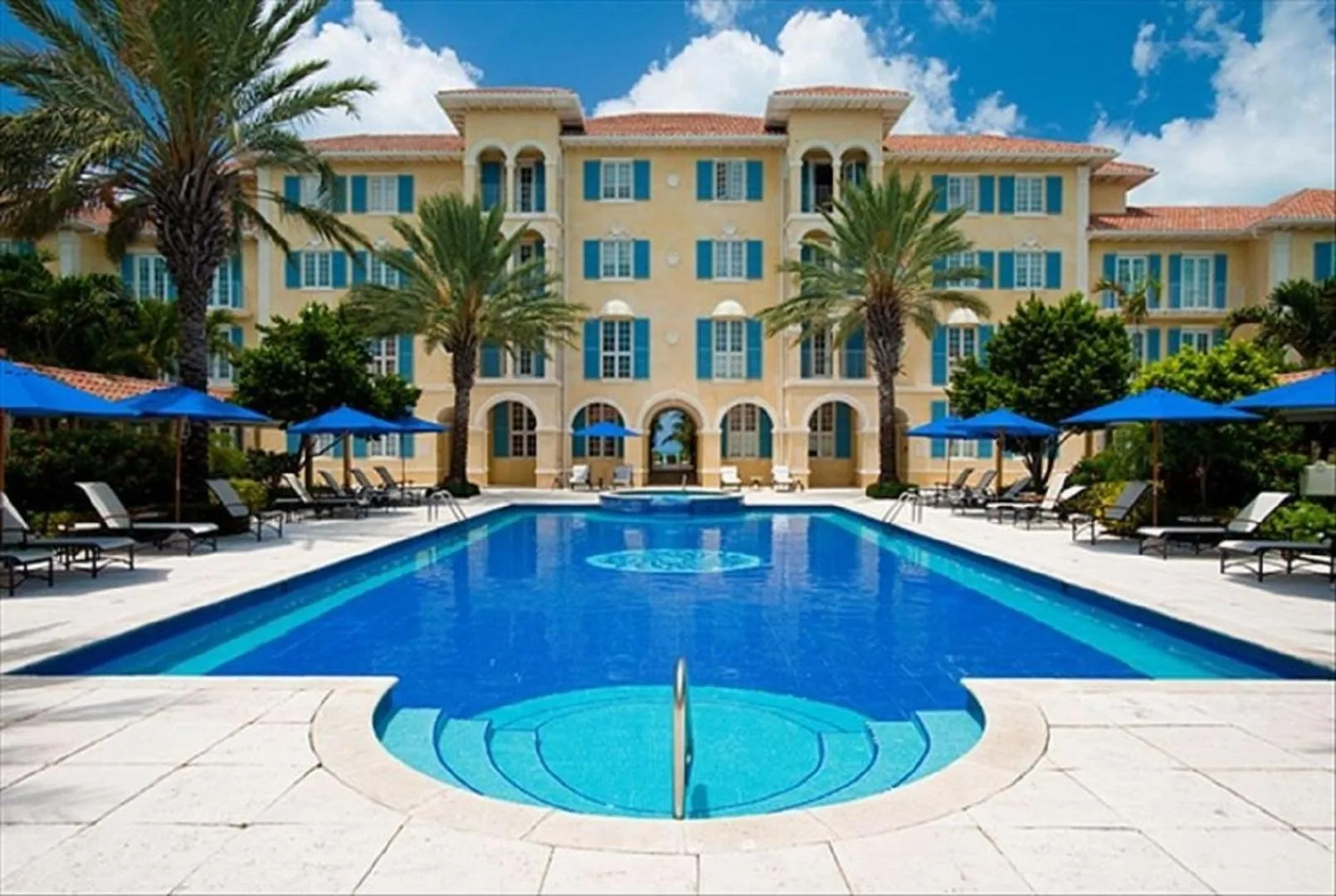 Swimming pool in Villa Renaissance