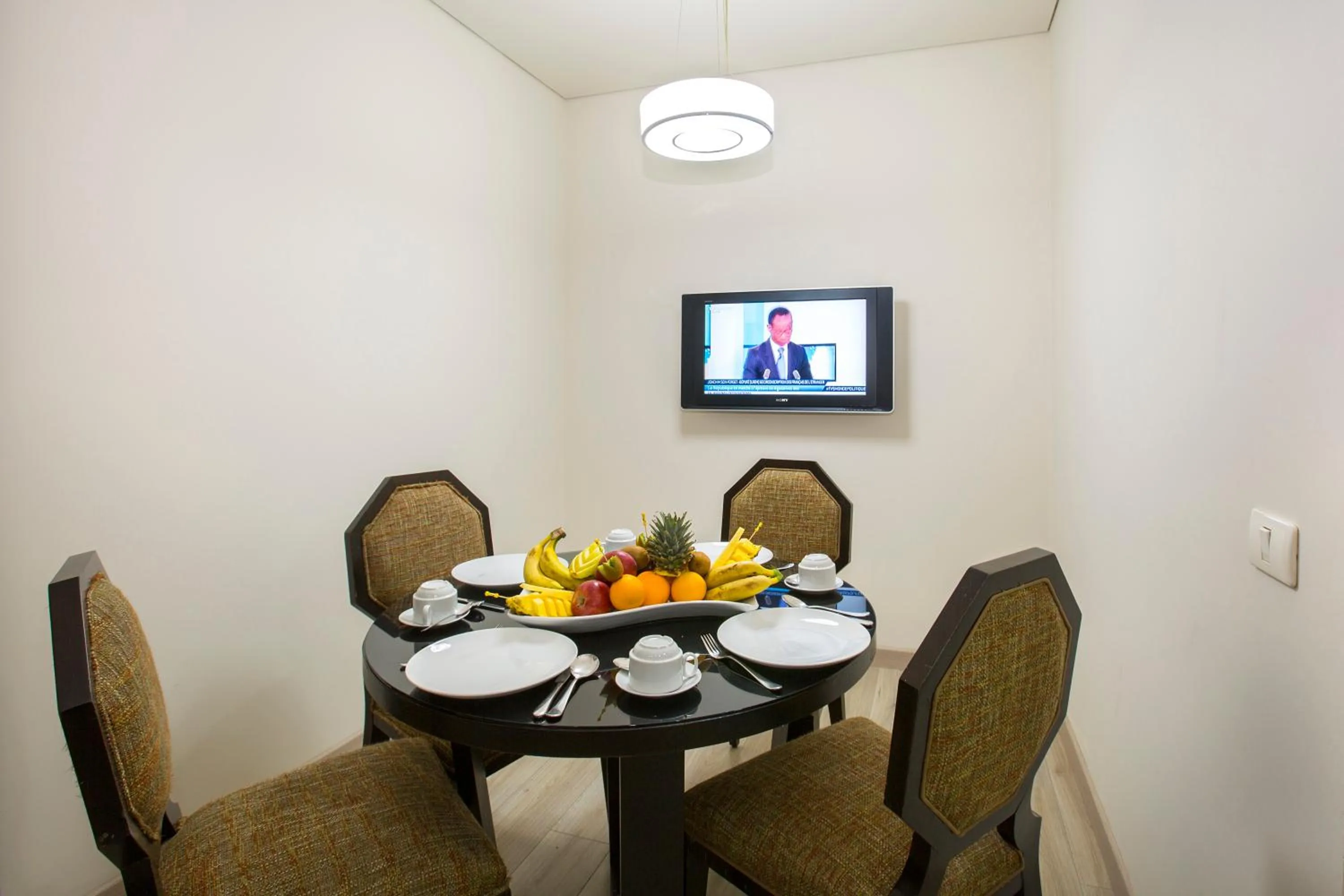 TV and multimedia in Orient Queen Homes Hotel