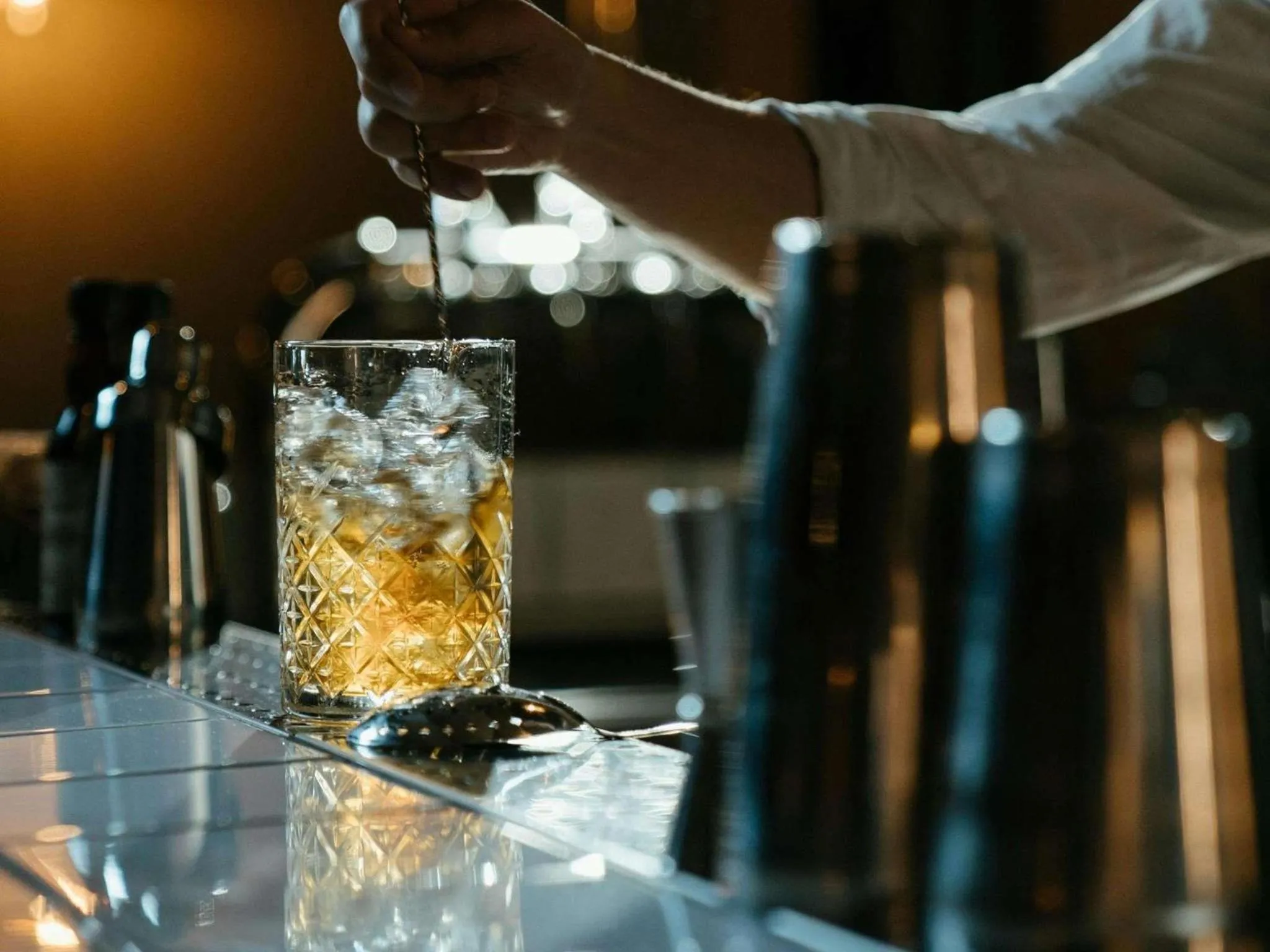 Lounge or bar in Sofitel Bahrain Zallaq Thalassa Sea & Spa